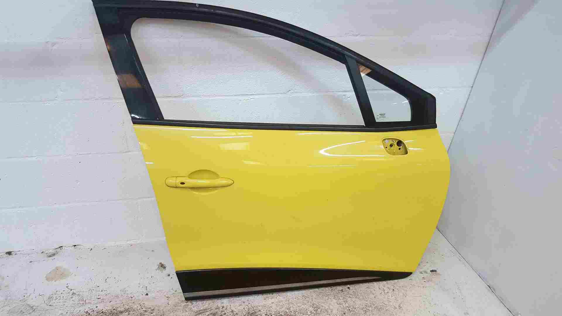 Thumb 3 Renault Clio MK4 2013-2019 Drivers OSF Front Door Yellow Ovenw