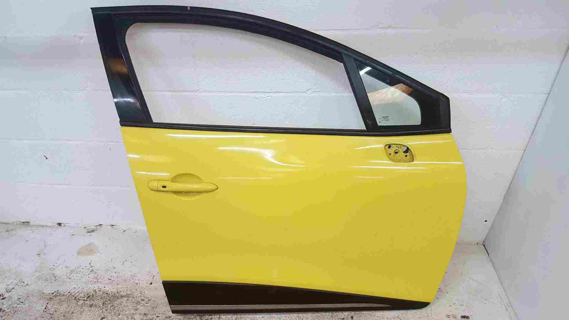 Thumb 4 Renault Clio MK4 2013-2019 Drivers OSF Front Door Yellow Ovenw