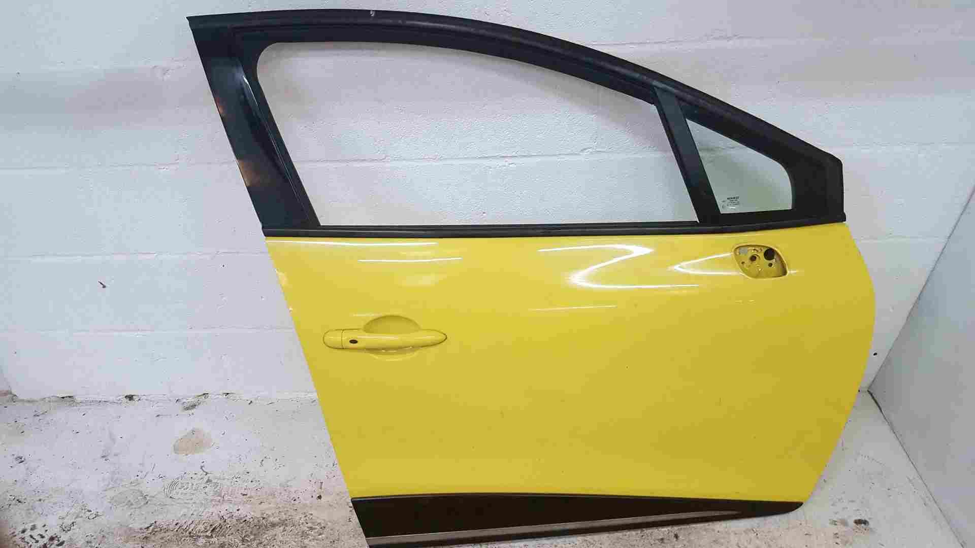 Thumb 6 Renault Clio MK4 2013-2019 Drivers OSF Front Door Yellow Ovenw