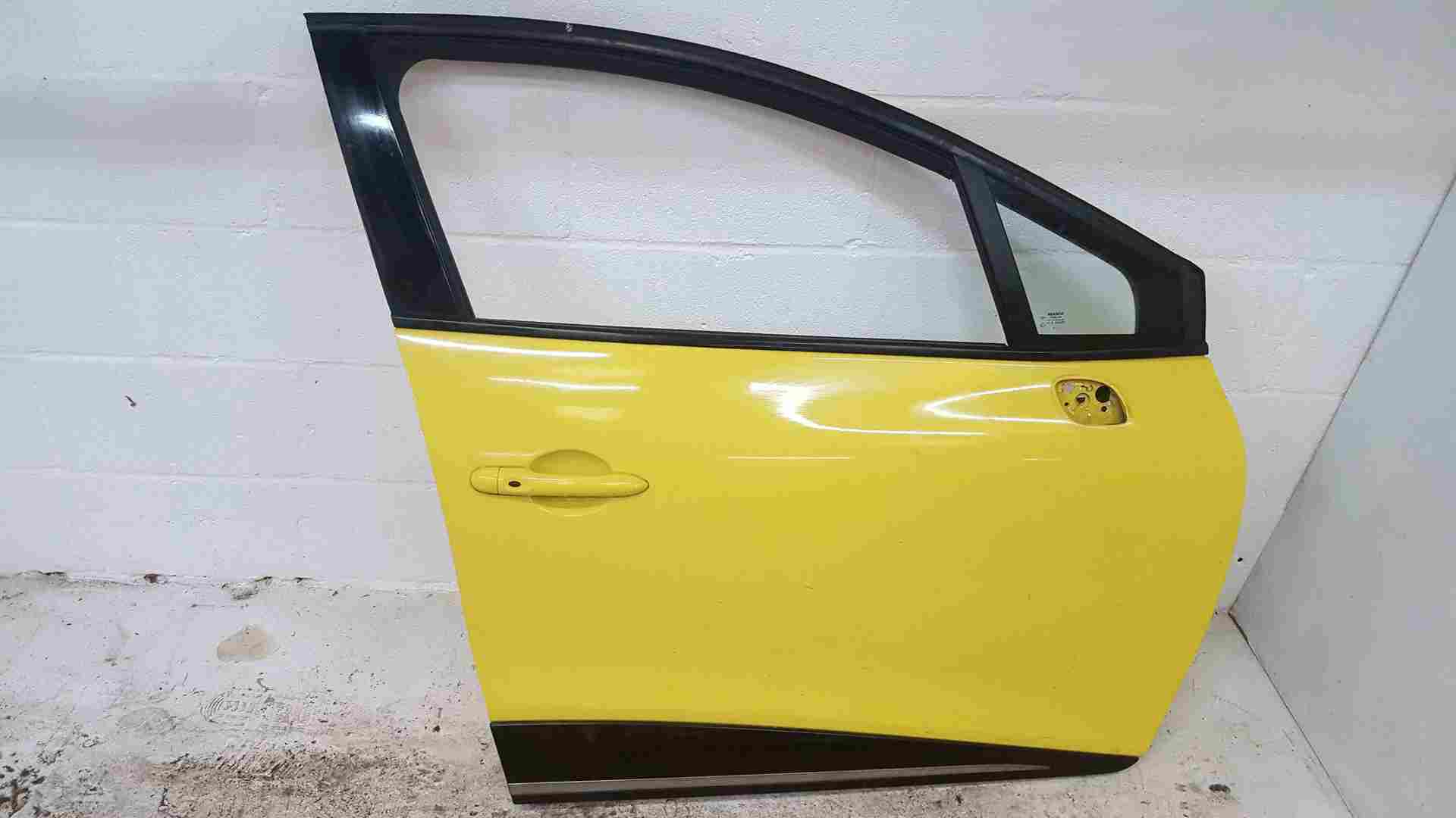 Renault Clio MK4 2013-2019 Drivers OSF Front Door Yellow Ovenw