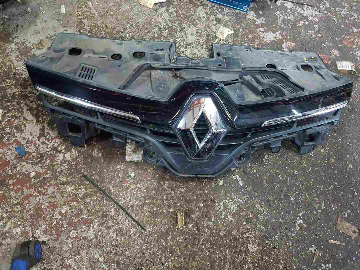 Thumb 2 Renault Clio MK4 2013-2016 Front Bumper Grille Support Plate Black Chrome