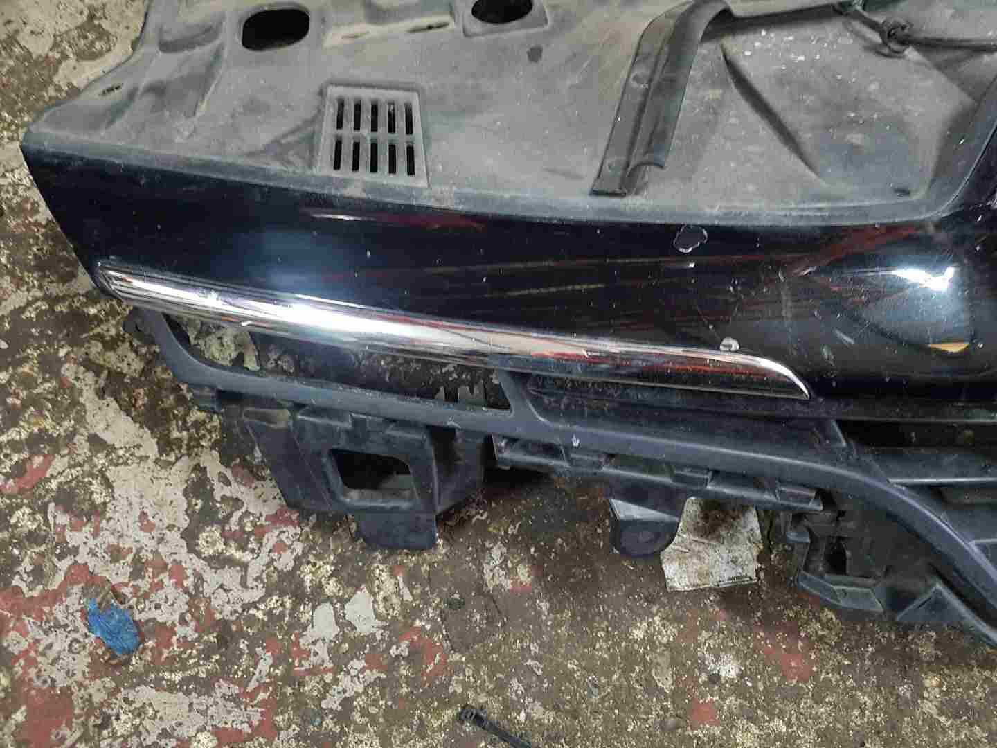 Thumb 3 Renault Clio MK4 2013-2016 Front Bumper Grille Support Plate Black Chrome