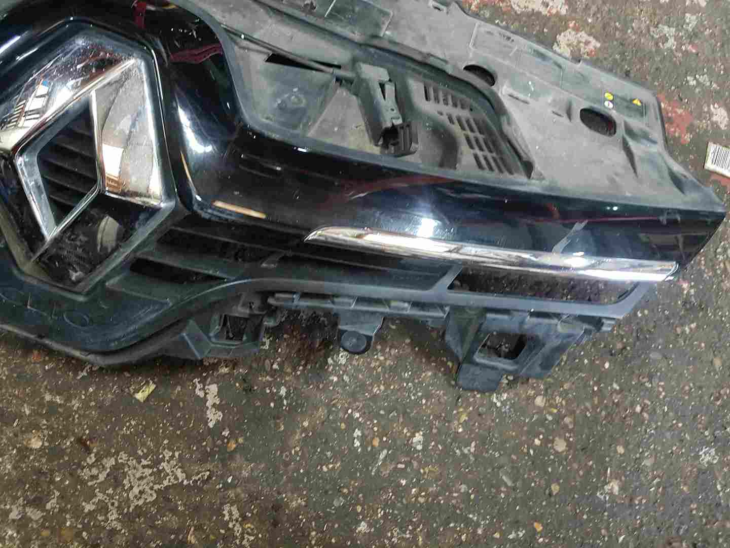 Thumb 6 Renault Clio MK4 2013-2016 Front Bumper Grille Support Plate Black Chrome