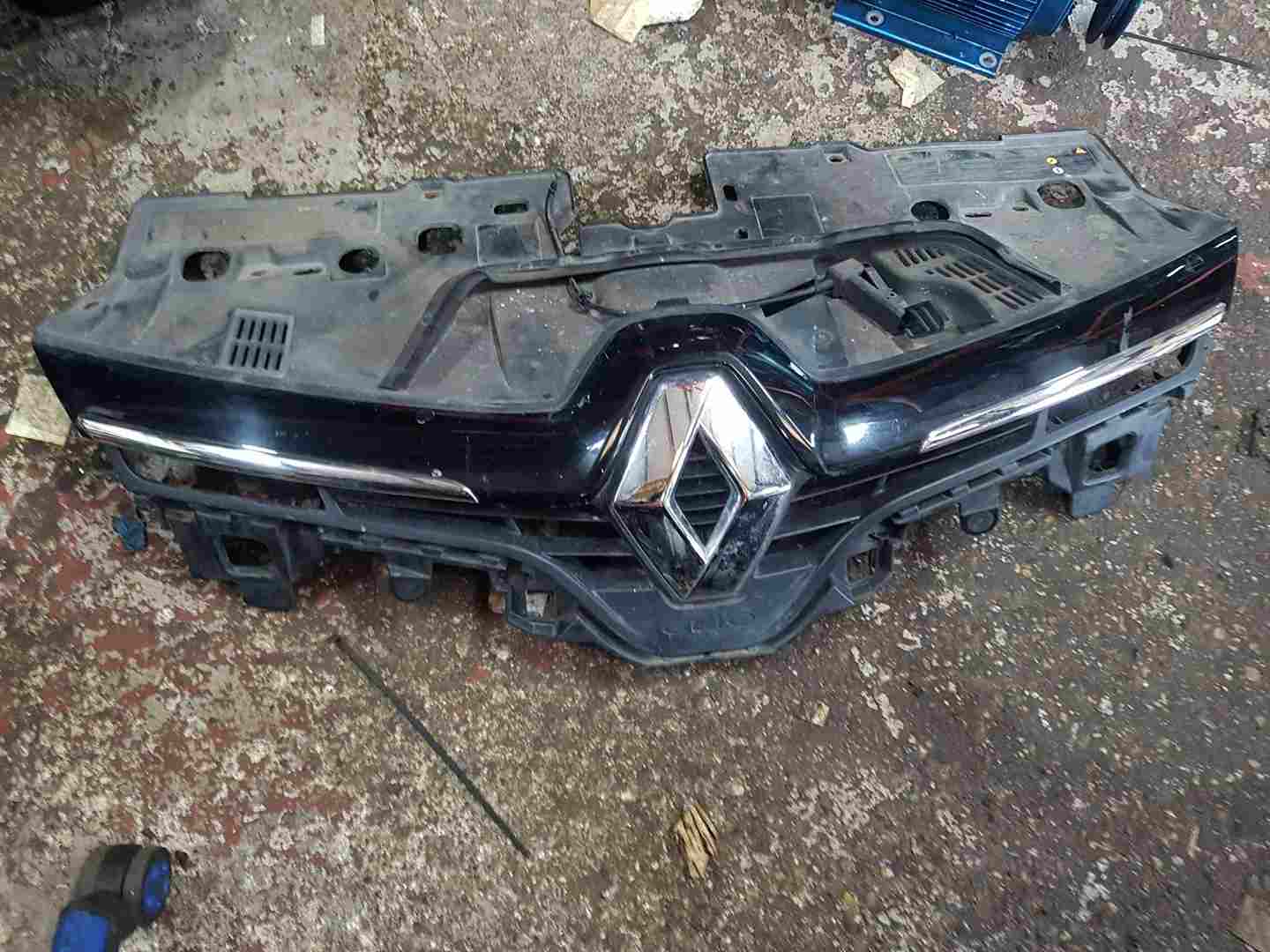 Thumb 8 Renault Clio MK4 2013-2016 Front Bumper Grille Support Plate Black Chrome