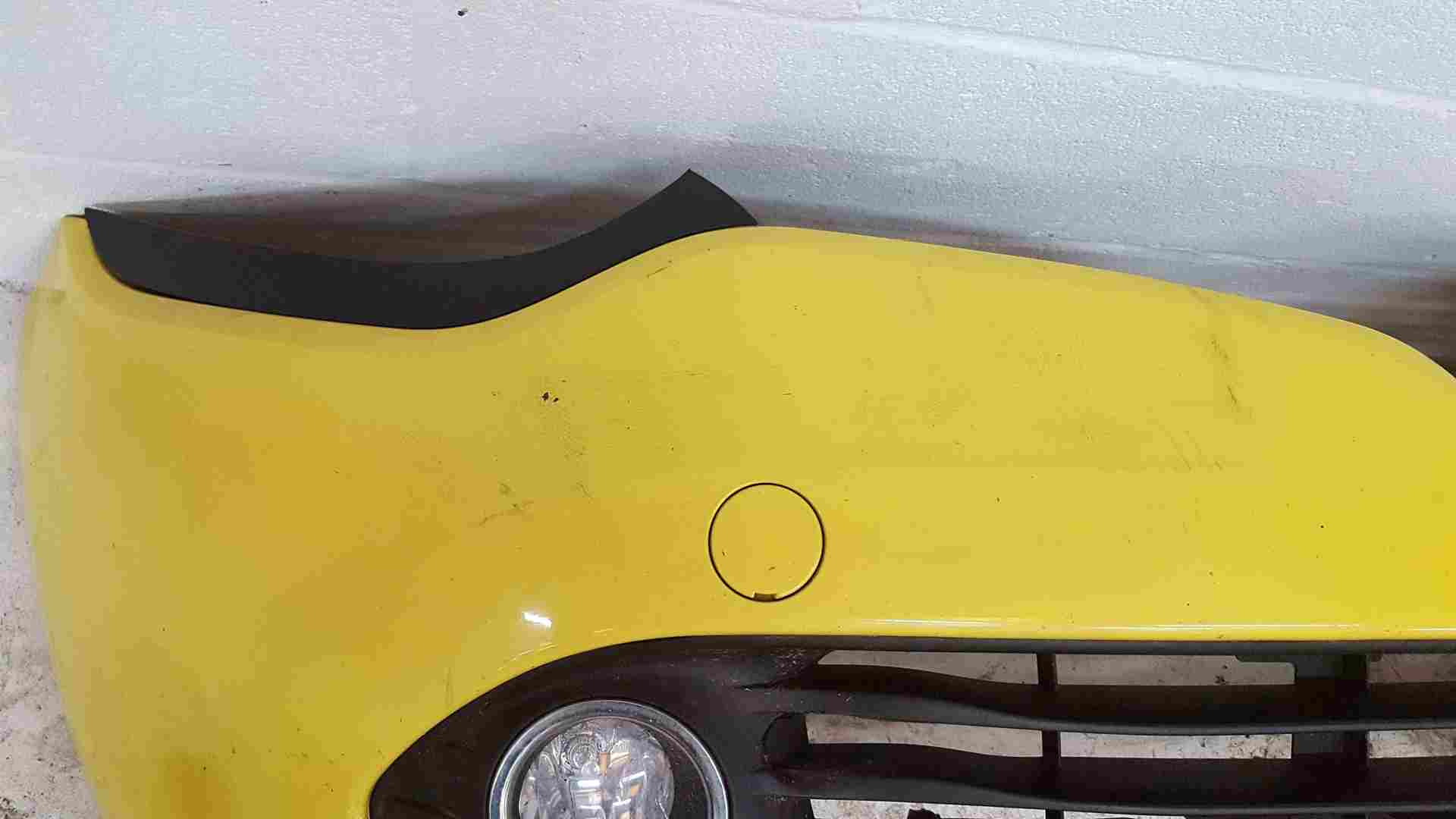 Thumb 3 Renault Clio MK4 2013-2019 Front Bumper Yellow Ovenw Damaged 
