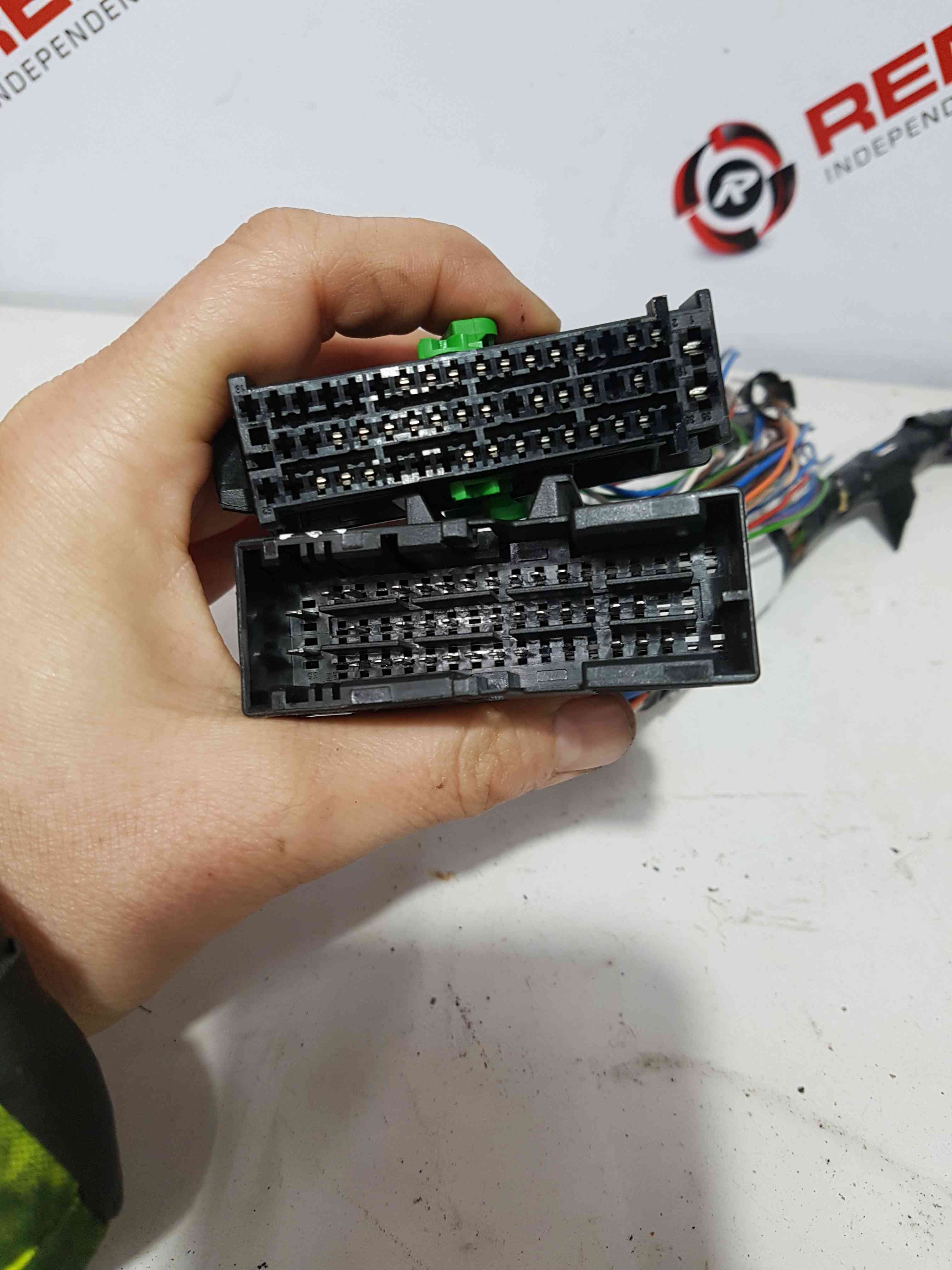 Thumb 5 Renault Clio MK4 2013-2016 Front To Back Passenger NSF Loom Plug Connector 5Dr