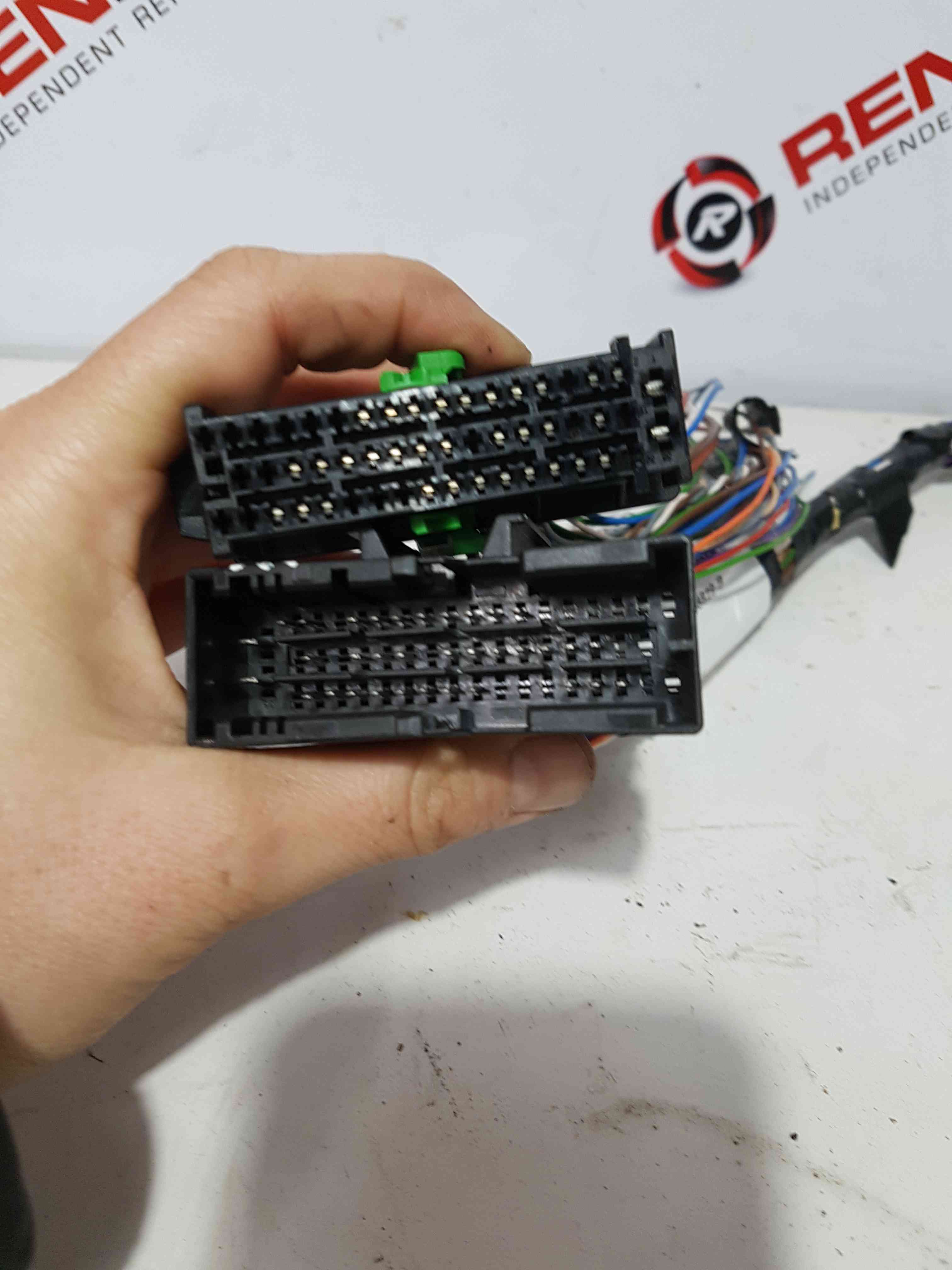 Thumb 6 Renault Clio MK4 2013-2016 Front To Back Passenger NSF Loom Plug Connector 5Dr