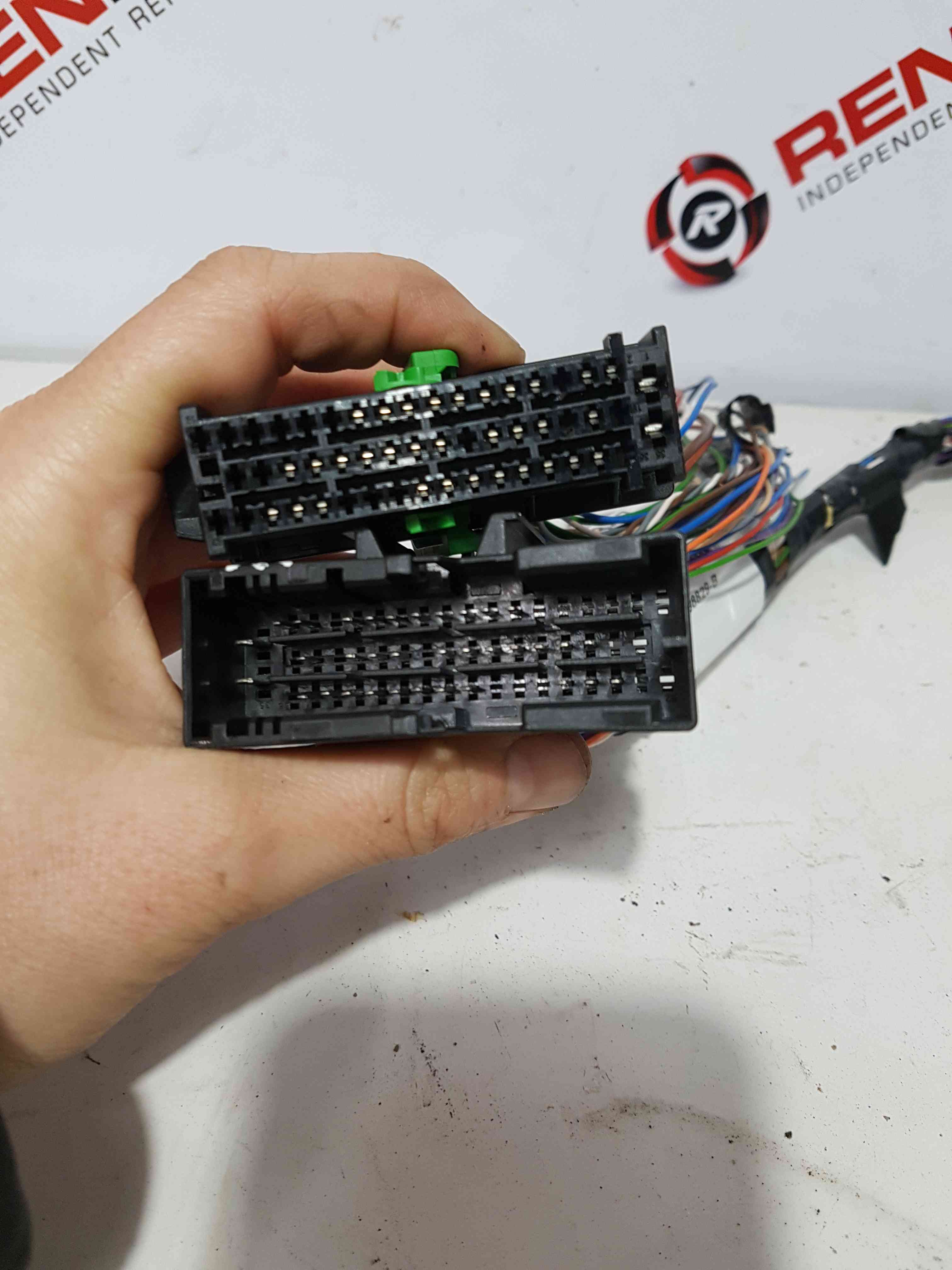 Thumb 7 Renault Clio MK4 2013-2016 Front To Back Passenger NSF Loom Plug Connector 5Dr