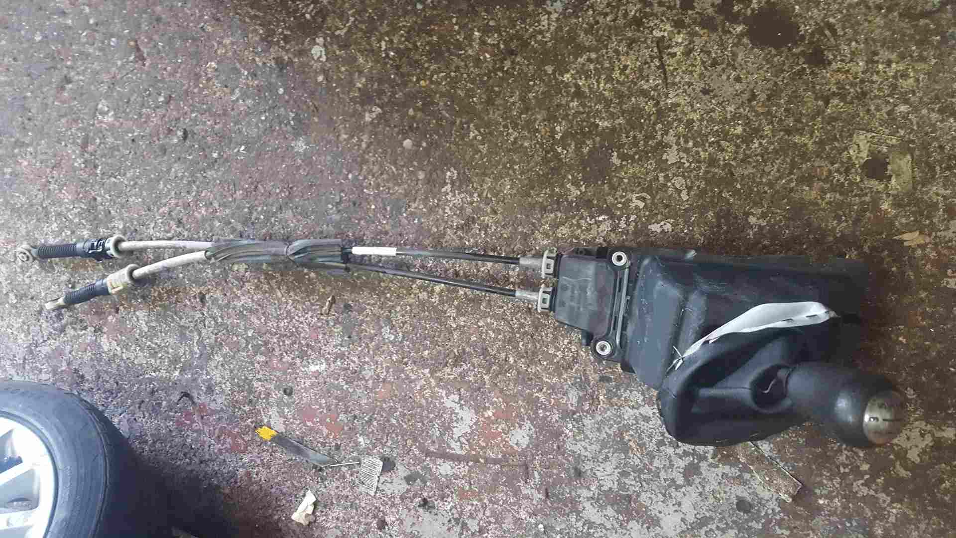 Thumb 2 Renault Clio MK4 2013-2019 Gearstick Mechanism + Cables 349014605R Worn