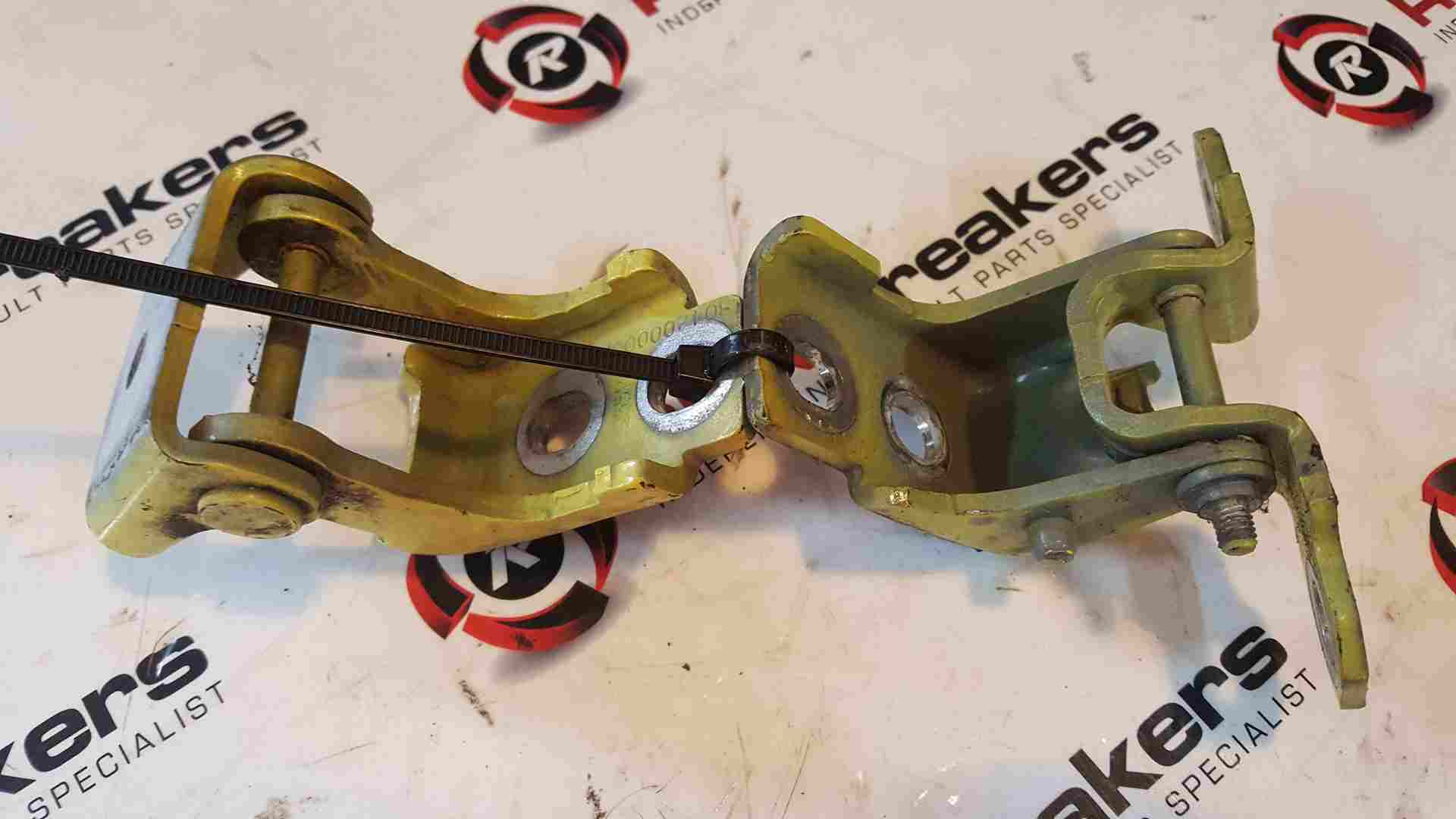 Thumb 4 Renault Clio MK4 2013-2019 Passenger NSF Front Door Hinges Yellow Ovenw