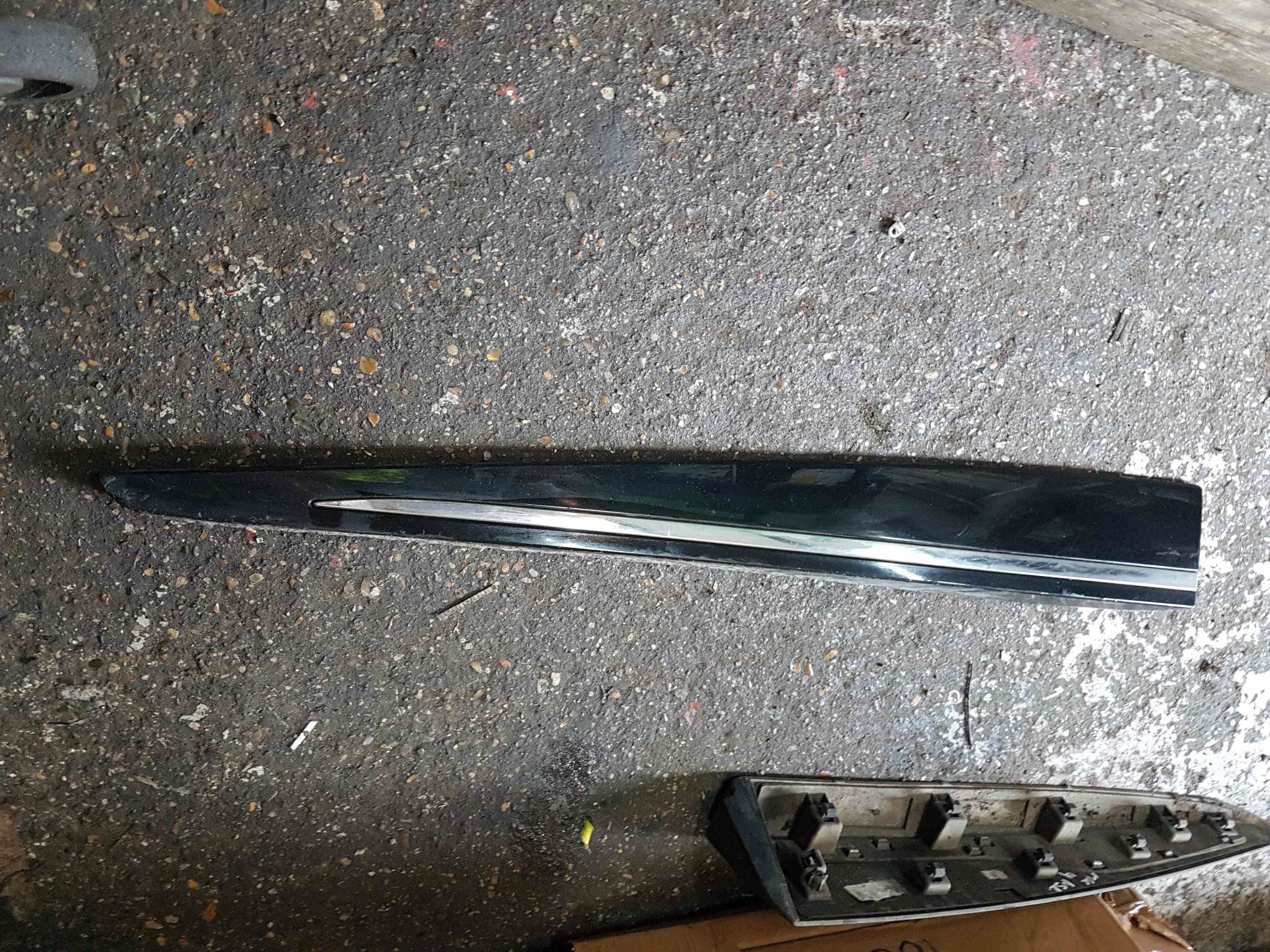 Thumb 2 Renault Clio MK4 2013-2016 Passenger NSF Front Door Moulding Trim Black