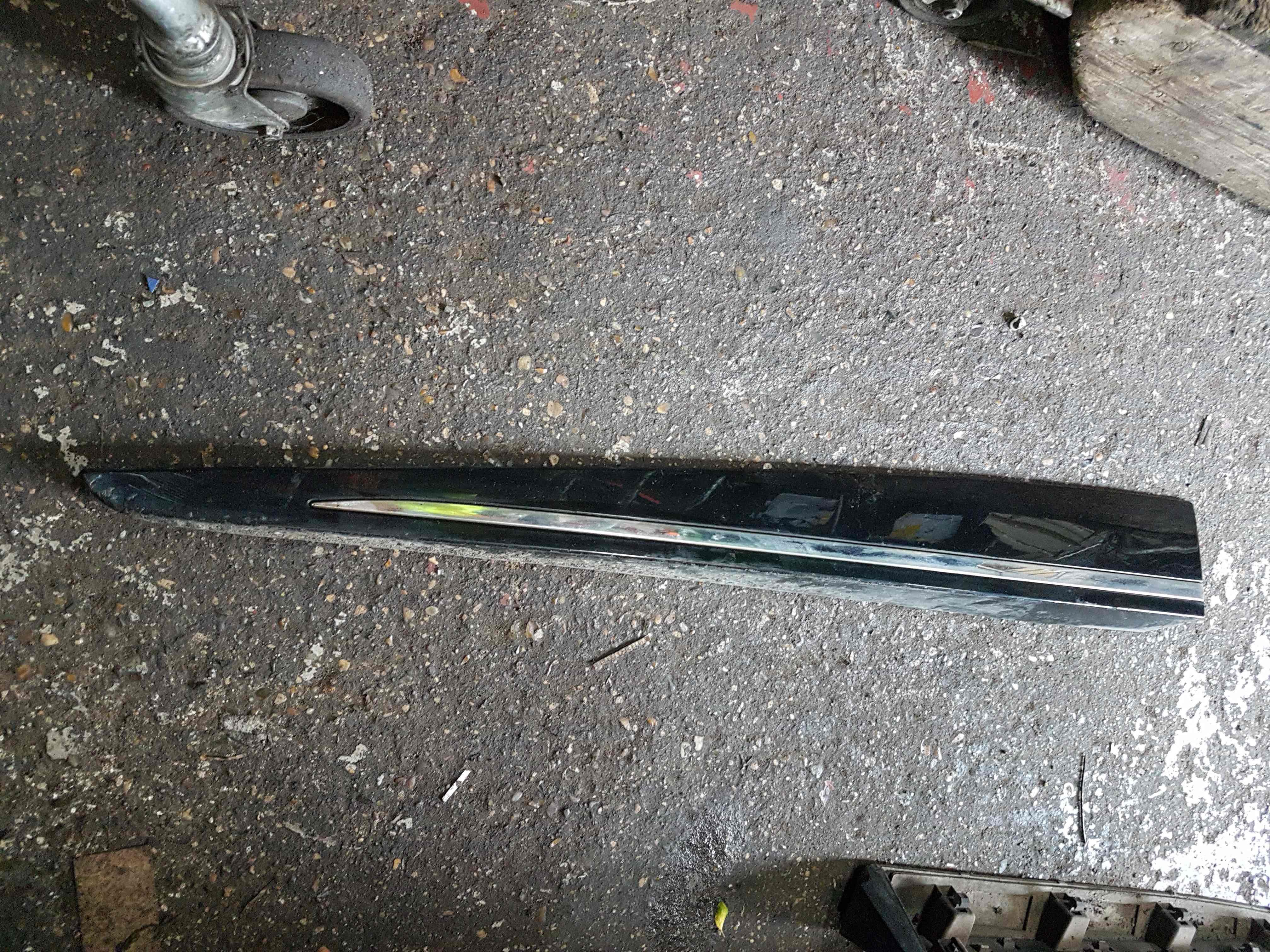 Thumb 7 Renault Clio MK4 2013-2016 Passenger NSF Front Door Moulding Trim Black