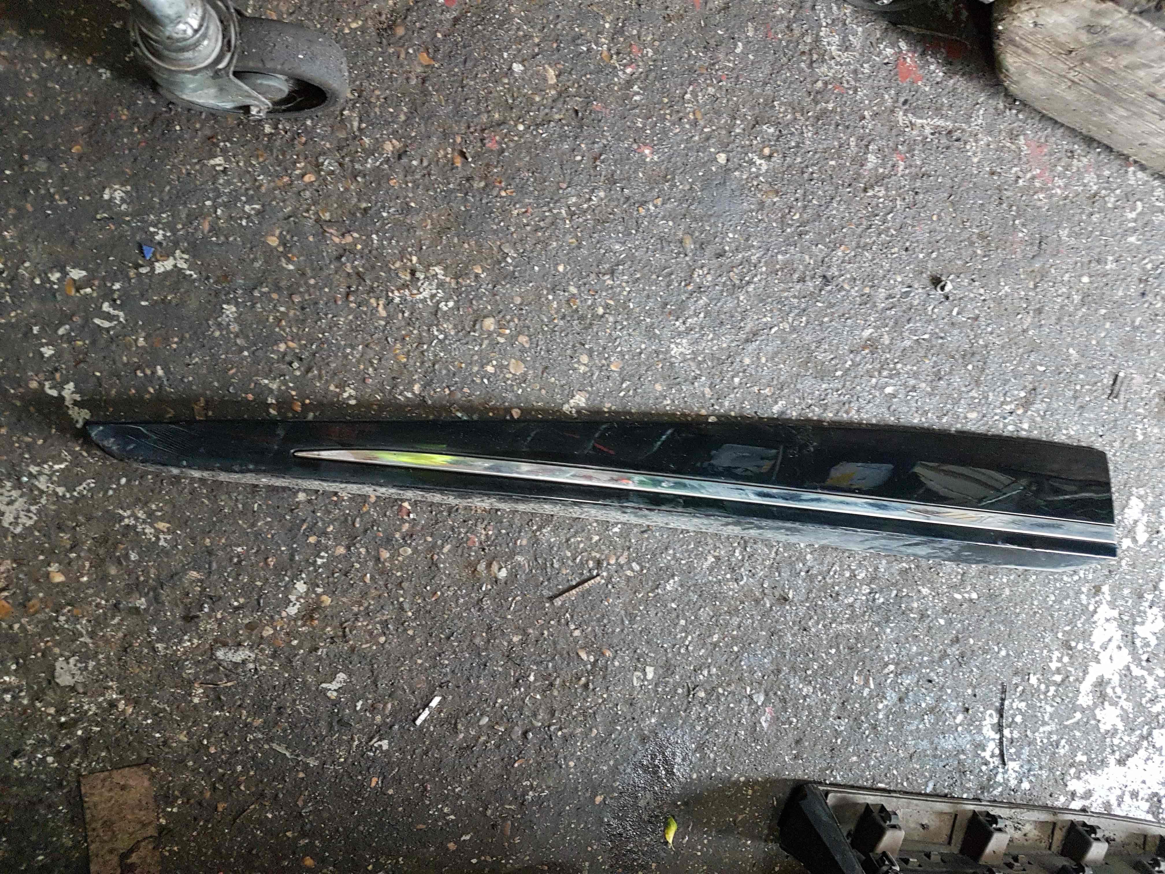 Thumb 8 Renault Clio MK4 2013-2016 Passenger NSF Front Door Moulding Trim Black