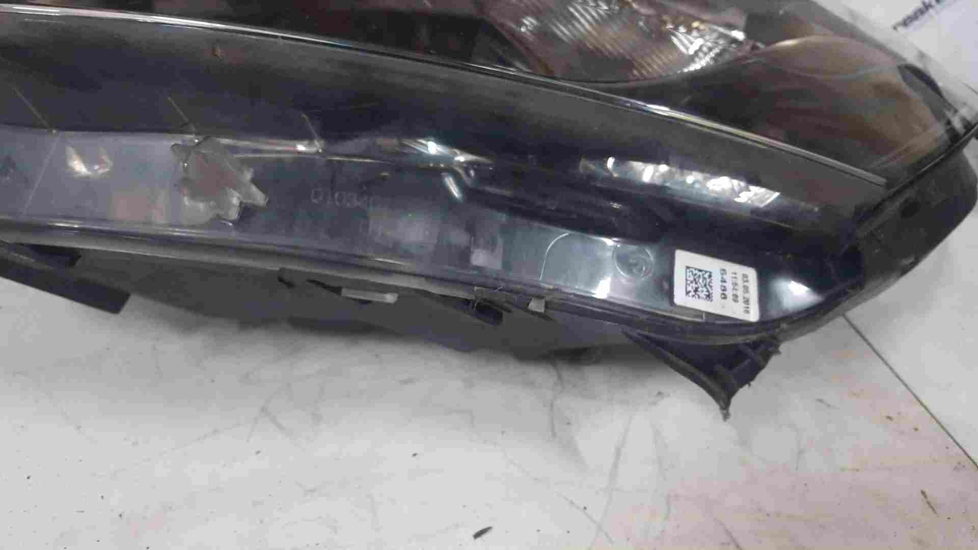 Thumb 7 Renault Clio MK4 2013-2016 Passenger NSF Front Headlight Spares Black   Chrome
