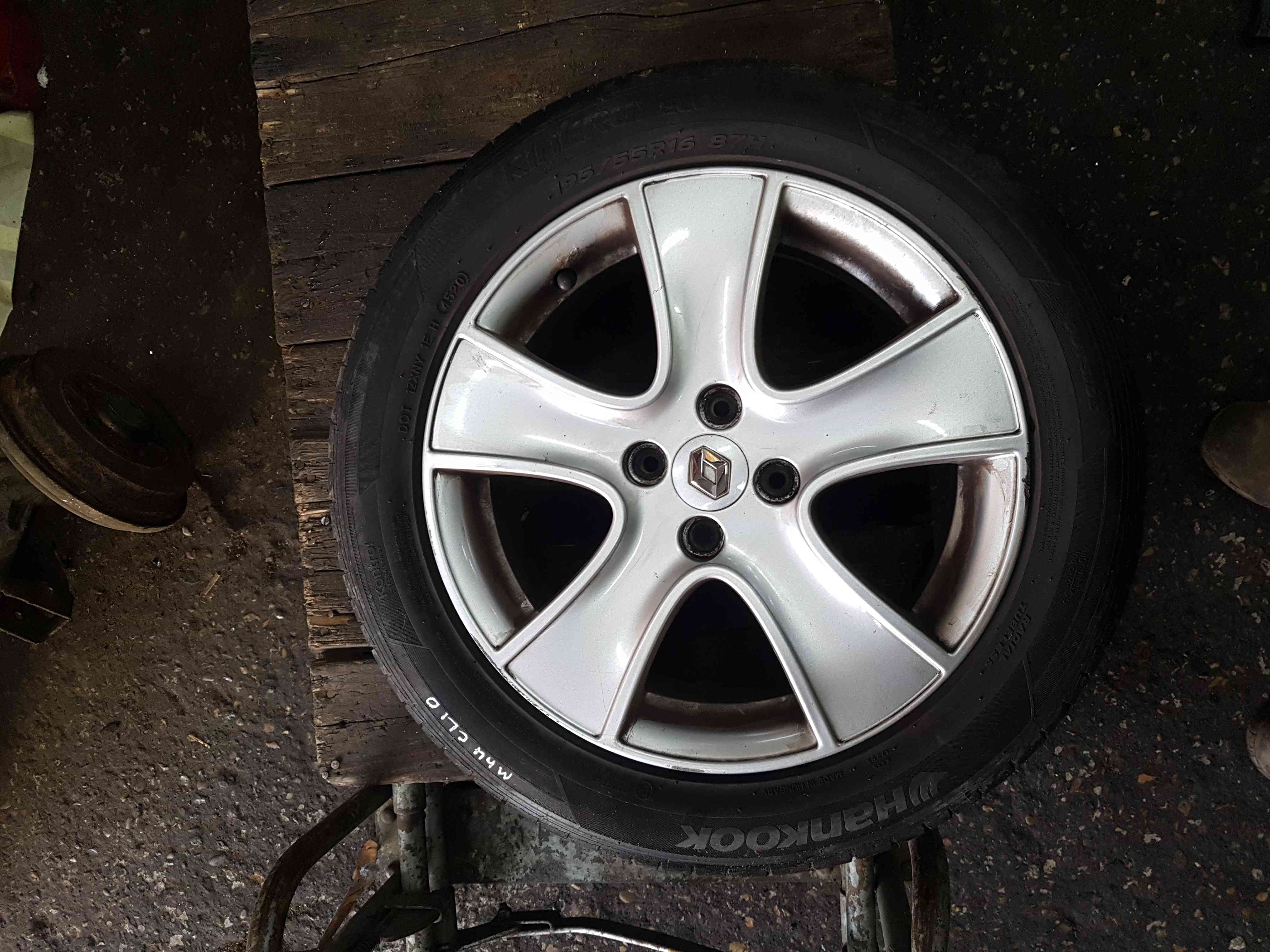 Renault Clio MK4 2013-2016 Passion Alloy Wheel + Tyre 195 55 16 6Mm 4/5