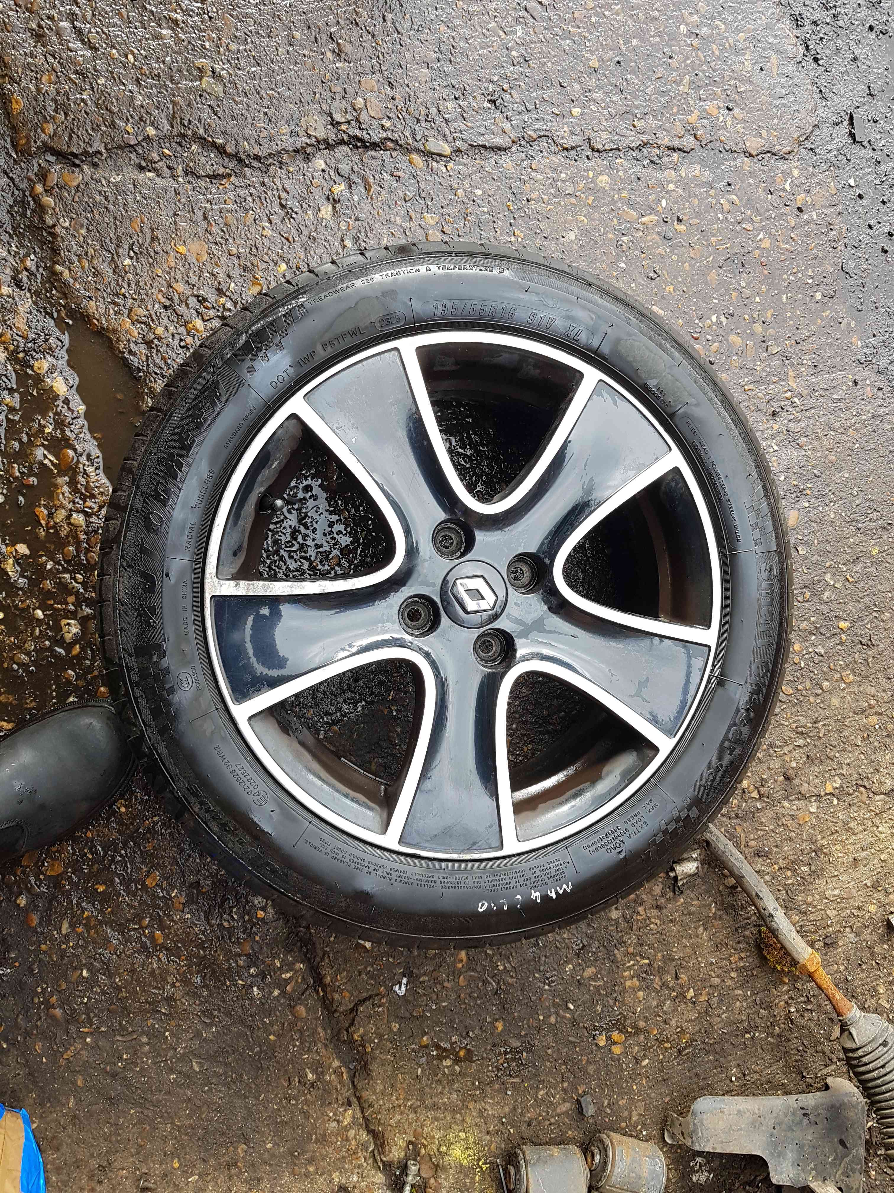 Thumb 8 Renault Clio MK4 2013-2016 Passion Alloy Wheel + Tyre 195 55 16 6Mm Tread 3/5