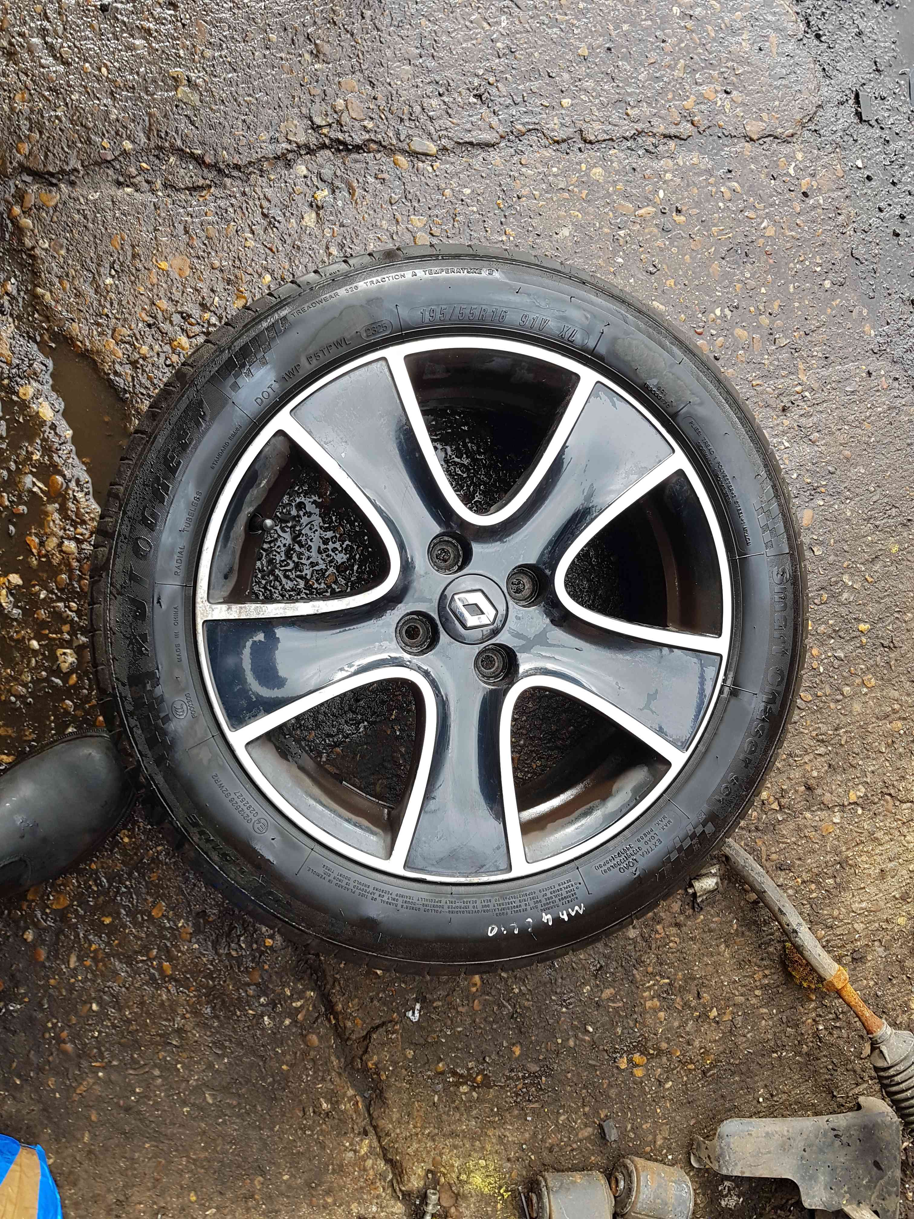 Thumb 9 Renault Clio MK4 2013-2016 Passion Alloy Wheel + Tyre 195 55 16 6Mm Tread 3/5