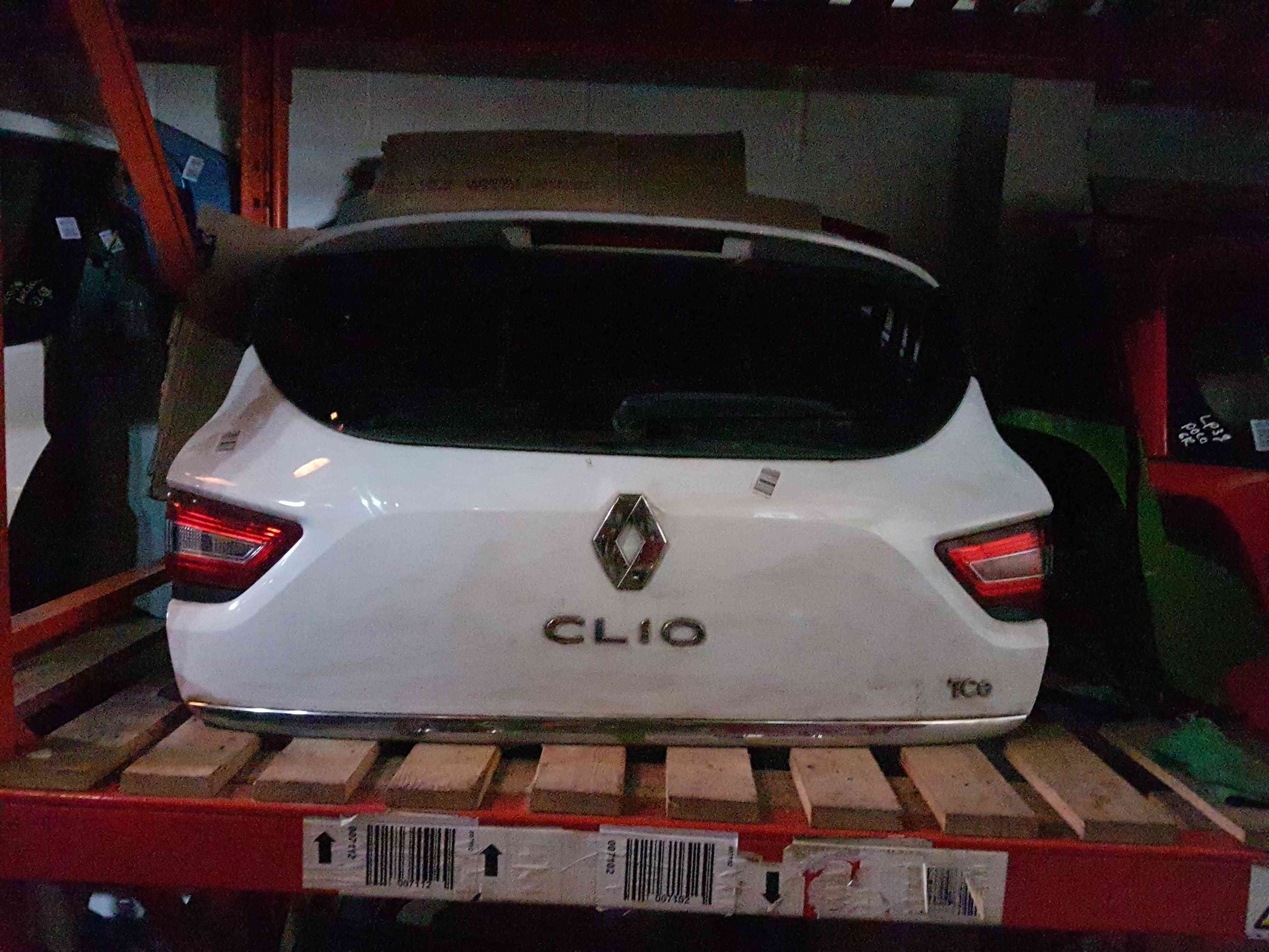 Thumb 3 Renault Clio MK4 2013-2016 Rear Tailgate Boot White Ov369 Damage