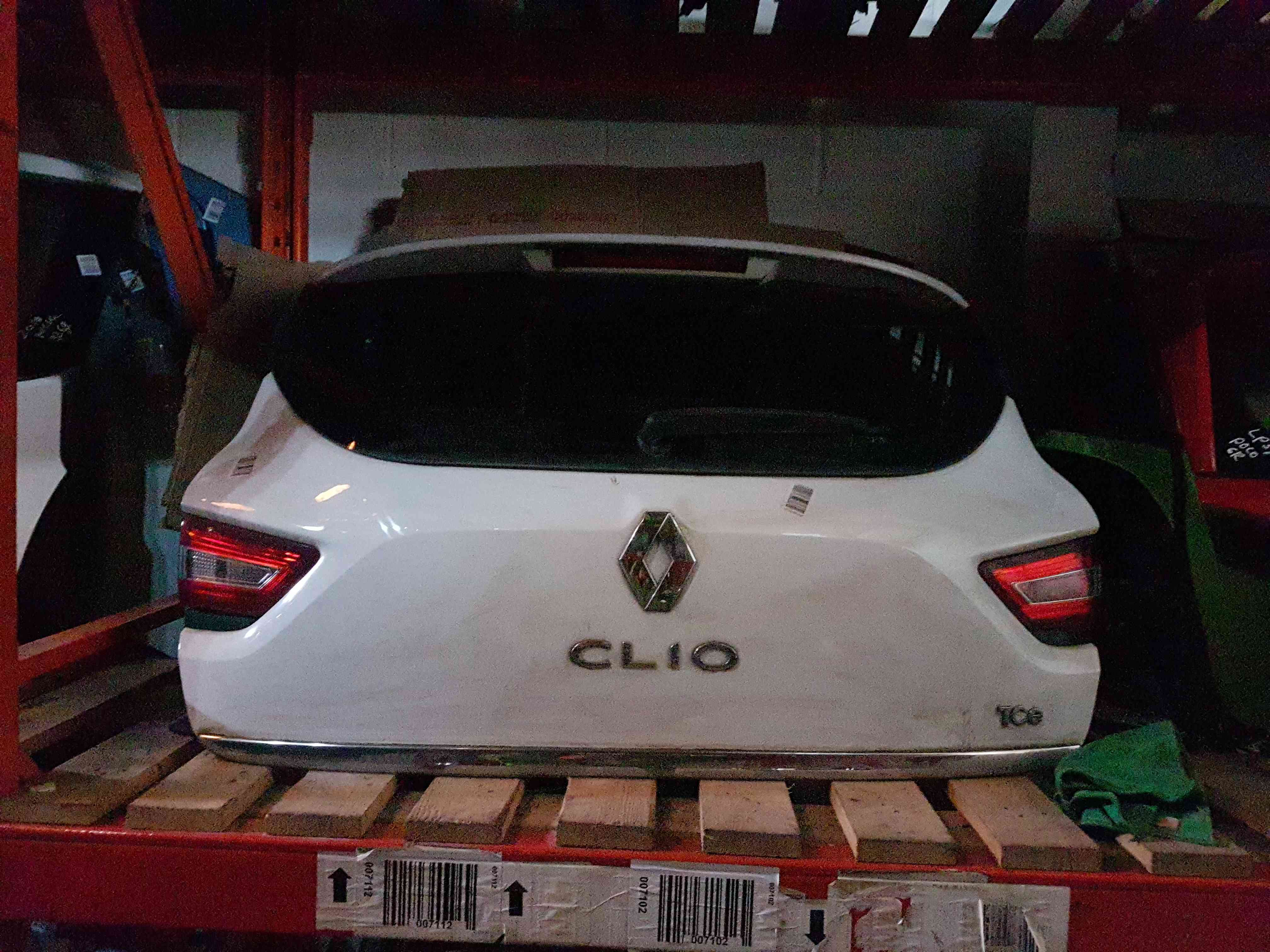 Thumb 7 Renault Clio MK4 2013-2016 Rear Tailgate Boot White Ov369 Damage