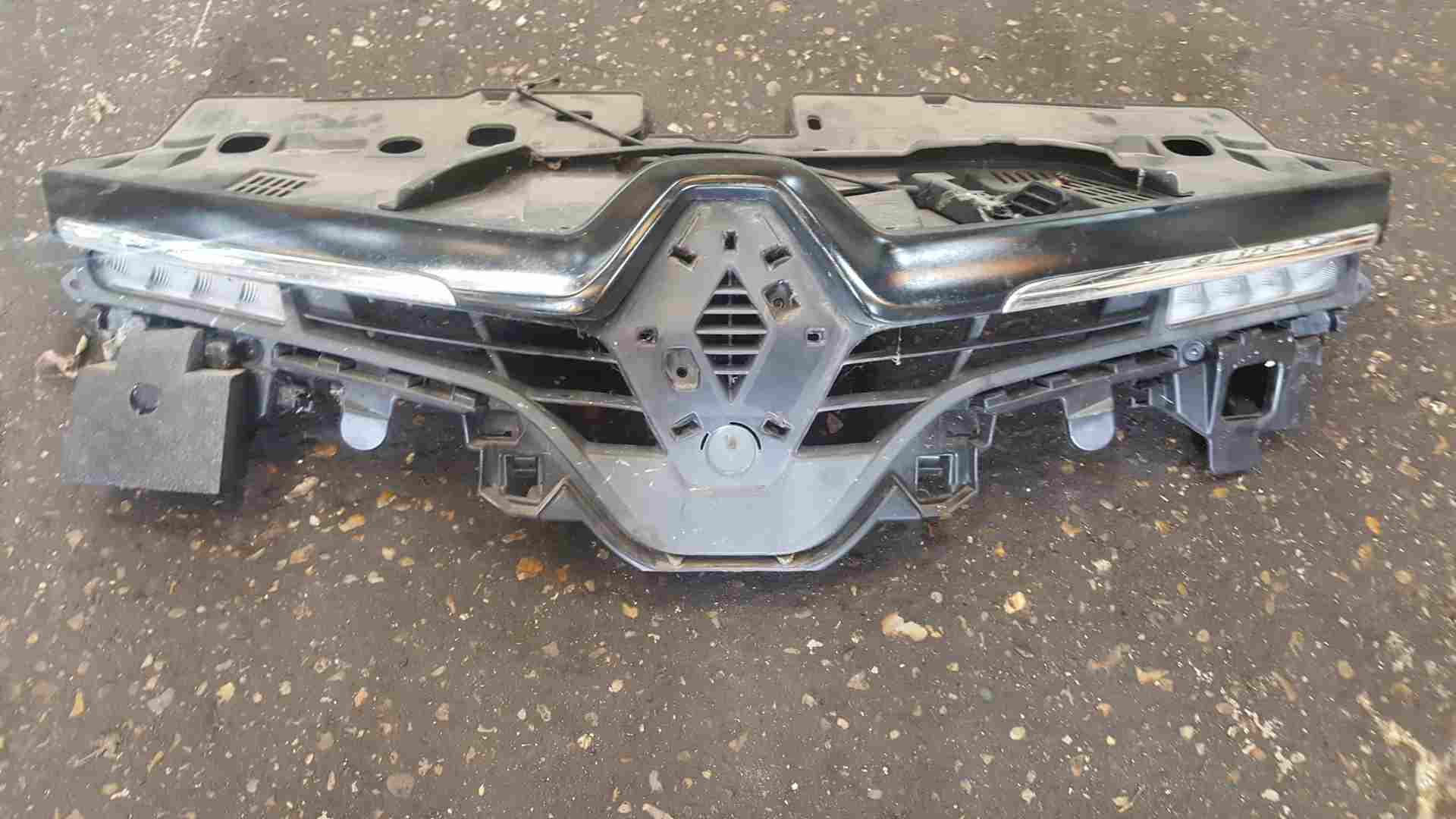 Thumb 2 Renault Clio MK4 2013-2019 Upper Bumper Bonnet Catch Grill + DRL Lights