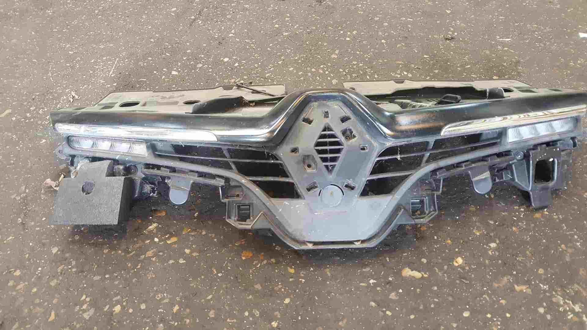 Thumb 3 Renault Clio MK4 2013-2019 Upper Bumper Bonnet Catch Grill + DRL Lights