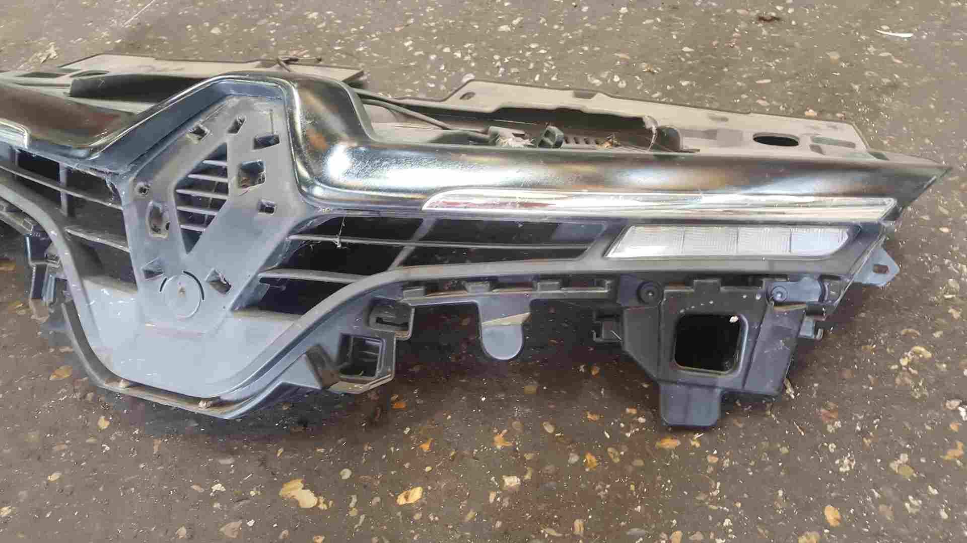 Thumb 6 Renault Clio MK4 2013-2019 Upper Bumper Bonnet Catch Grill + DRL Lights