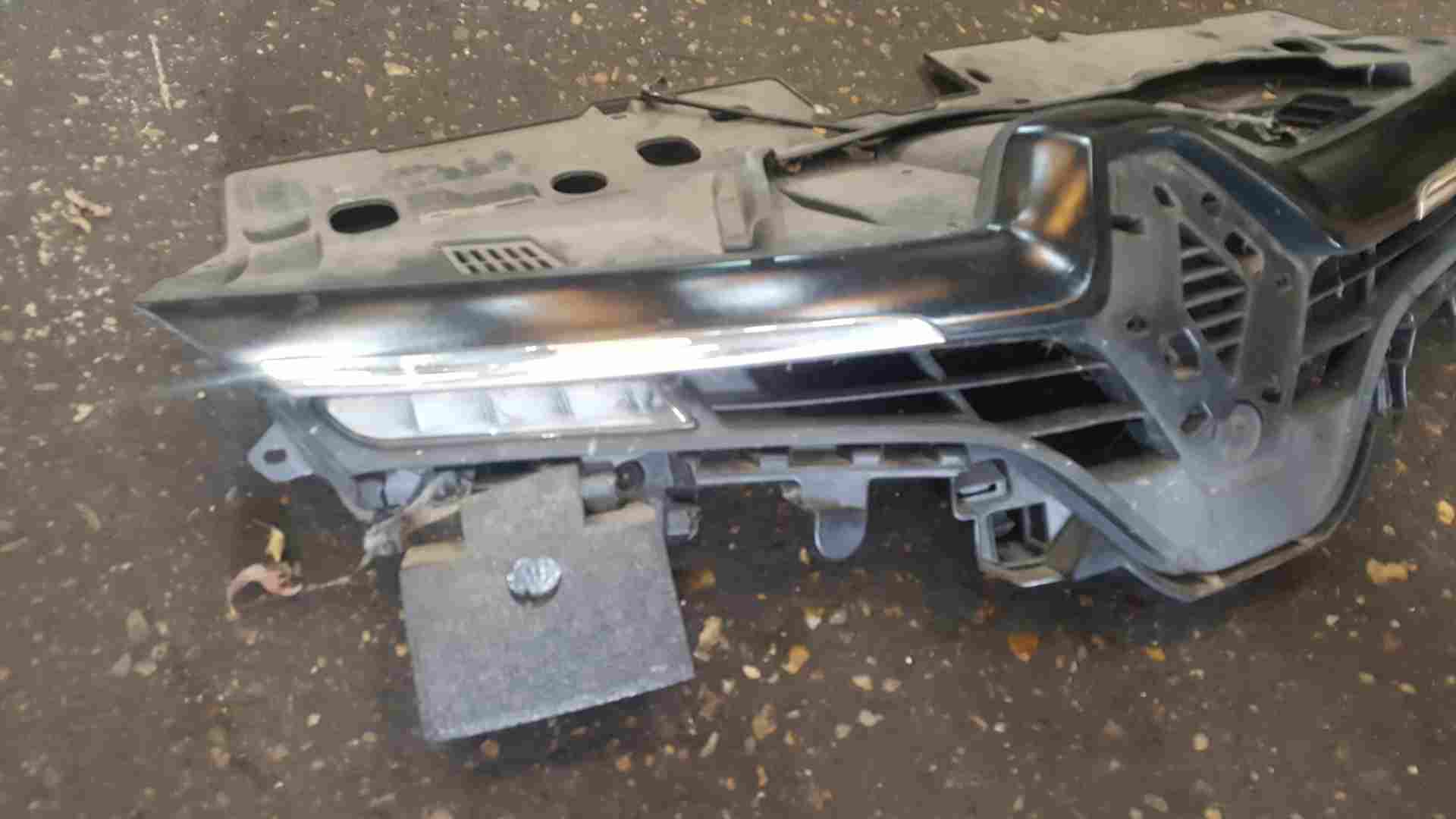 Thumb 7 Renault Clio MK4 2013-2019 Upper Bumper Bonnet Catch Grill + DRL Lights