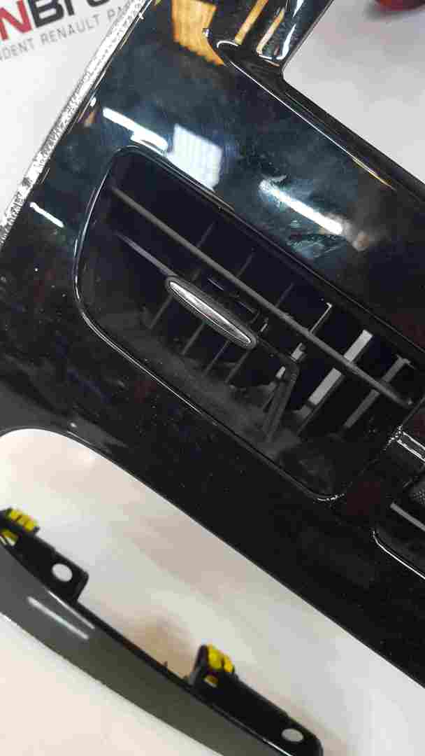 Thumb 4 Renault Clio MK4 2013-2019 Centre Dashboard Trim Vent Gloss Black Surround
