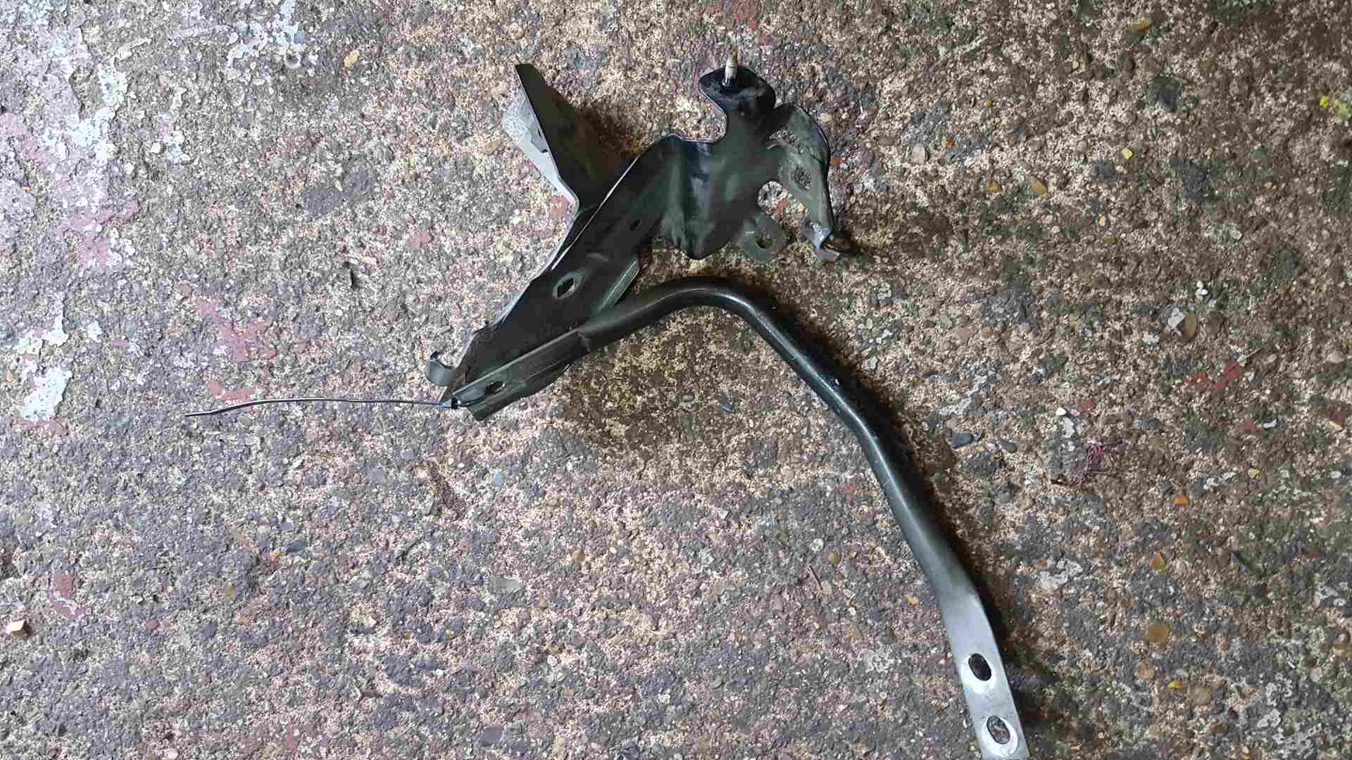 Renault Clio MK4 2013-2019 Drivers OSF Front Bumper Wing Bracket Black SET