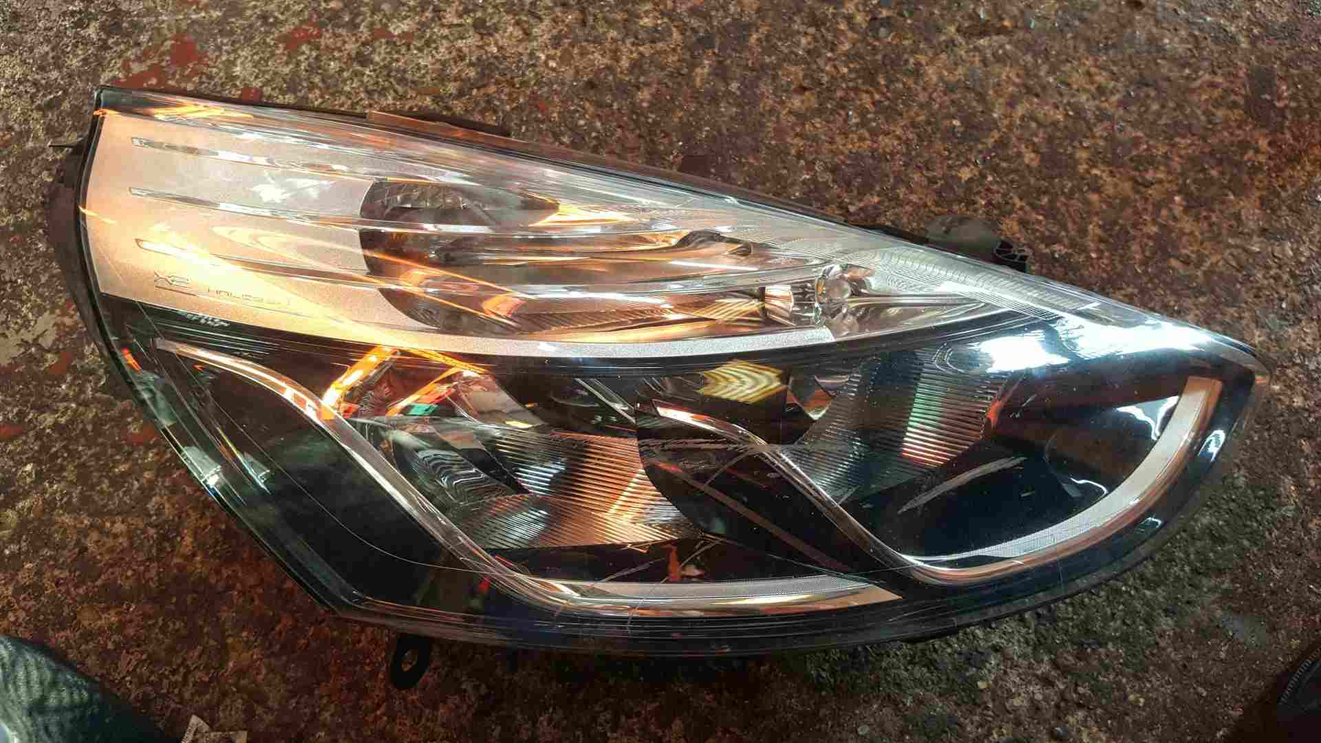 Renault Clio MK4 2013-2019 Drivers OSF Front Headlight 260102482R scuff