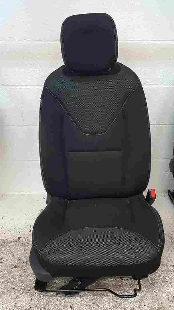 Thumb 6 Renault Clio MK4 2013-2019 Drivers OSF Front Seat Chair 5Dr Black + AB + Buckle