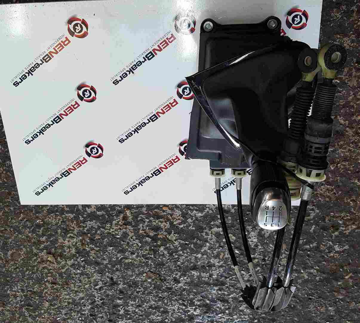 Thumb 2 Renault Clio MK4 2013-2018 5 Speed Gearstick Mechanism Shifter + Gloss Surround