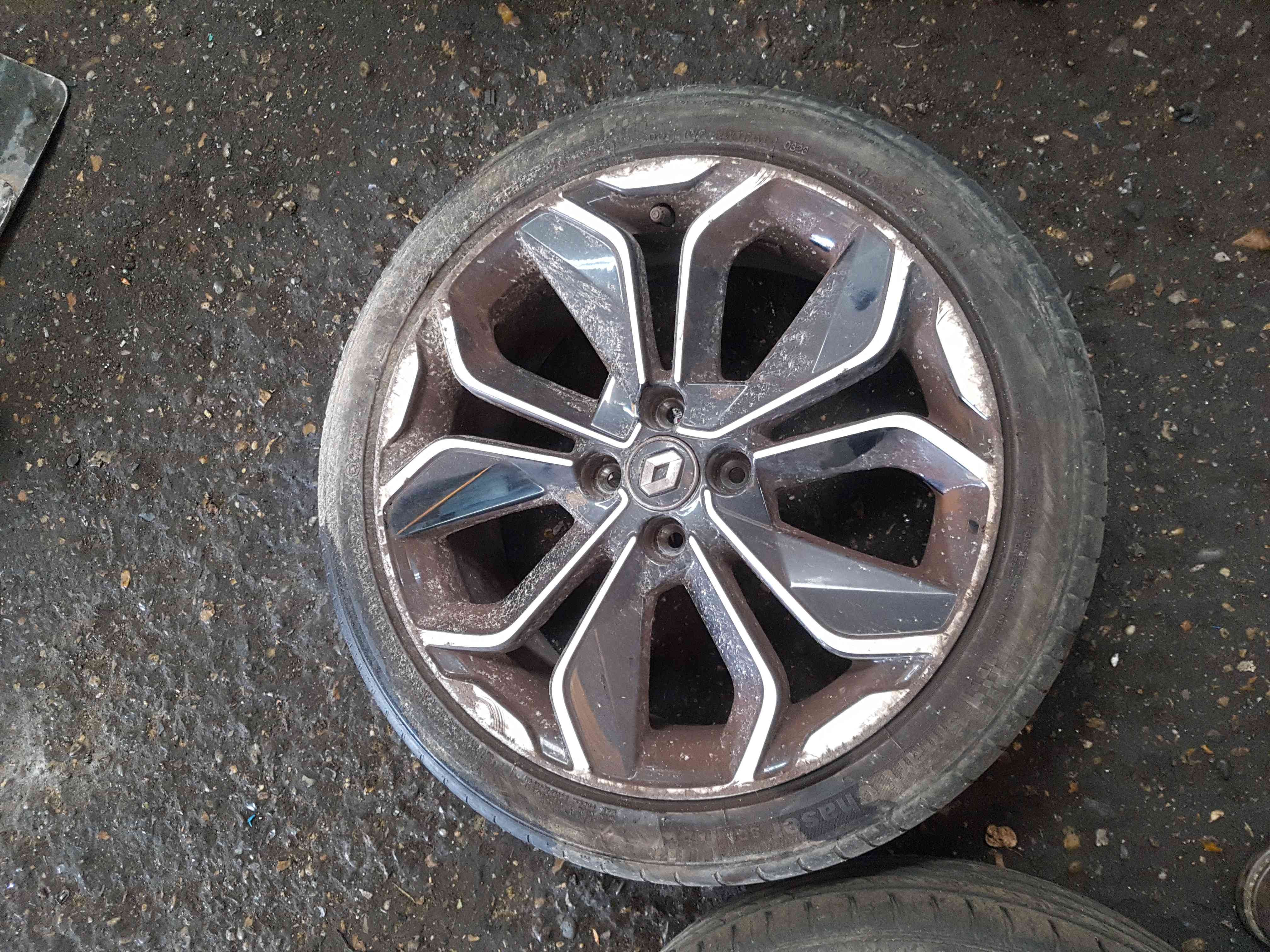 Thumb 2 Renault Clio MK4 2013-2018 Alloy Wheel Optemic 403001878R 17Inch 2/5 205 45 17