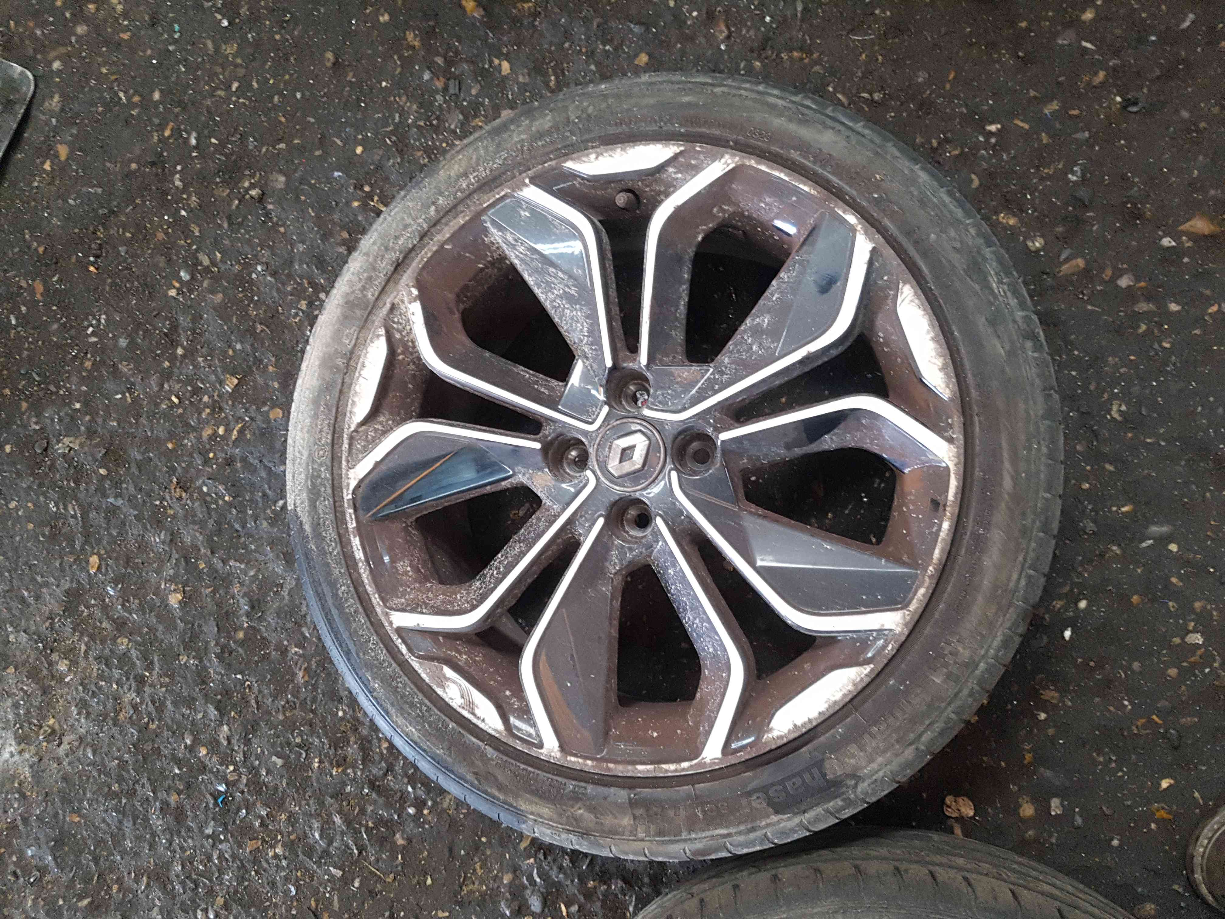 Thumb 4 Renault Clio MK4 2013-2018 Alloy Wheel Optemic 403001878R 17Inch 2/5 205 45 17