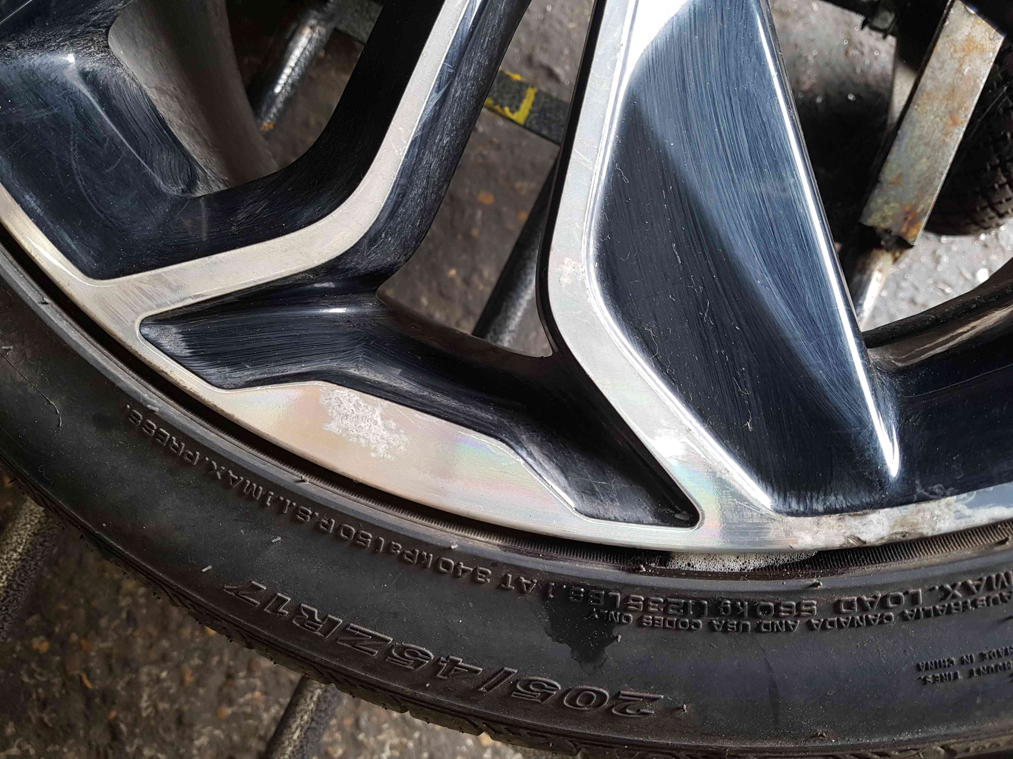 Thumb 2 Renault Clio MK4 2013-2018 Alloy Wheel Optemic 403001878R 17Inch 3/5 205 45 17