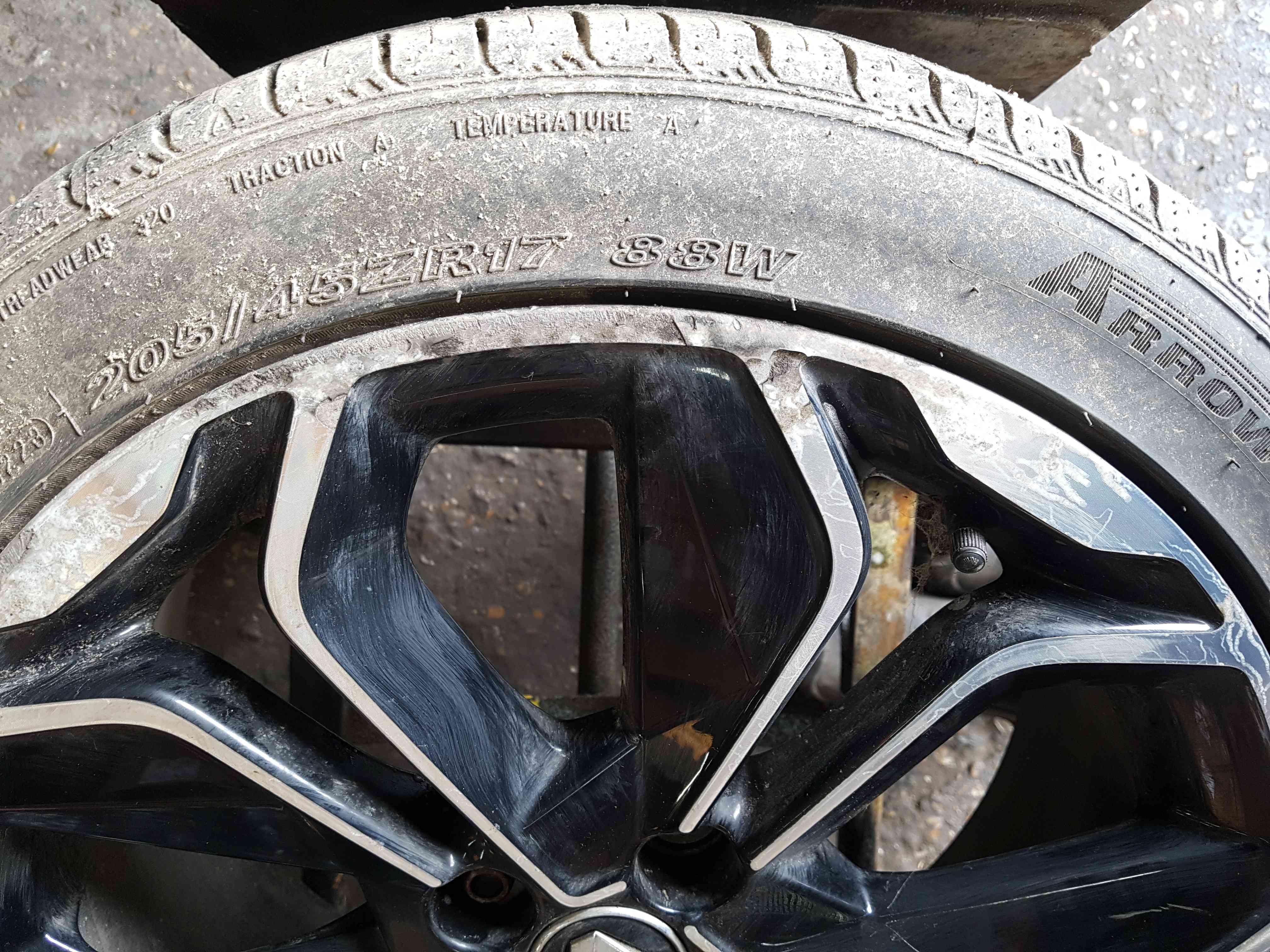 Thumb 5 Renault Clio MK4 2013-2018 Alloy Wheel Optemic 403001878R 17Inch 3/5 205 45 17