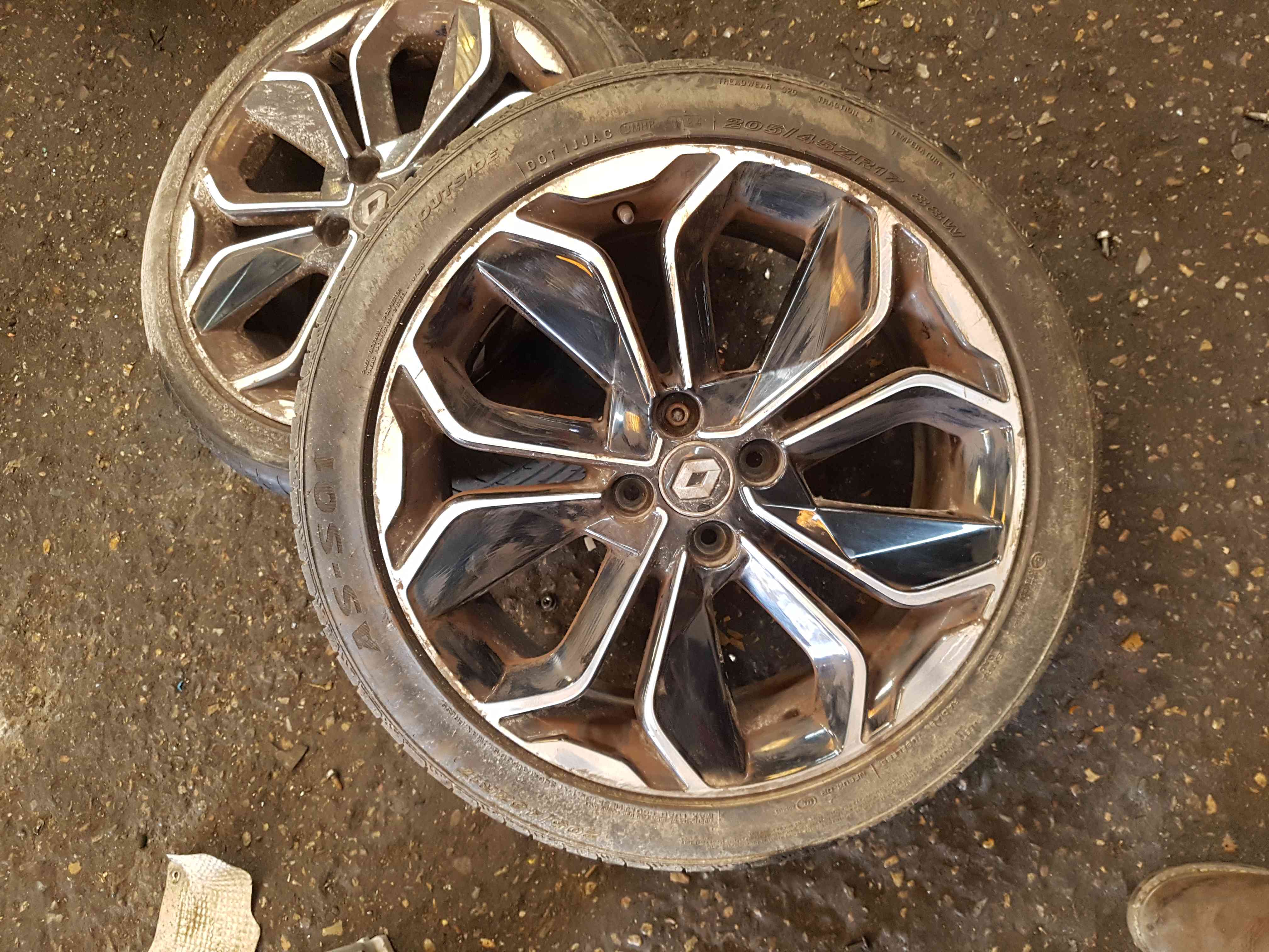 Thumb 2 Renault Clio MK4 2013-2018 Alloy Wheel Optemic 403001878R 17Inch 3/5 205 45 17