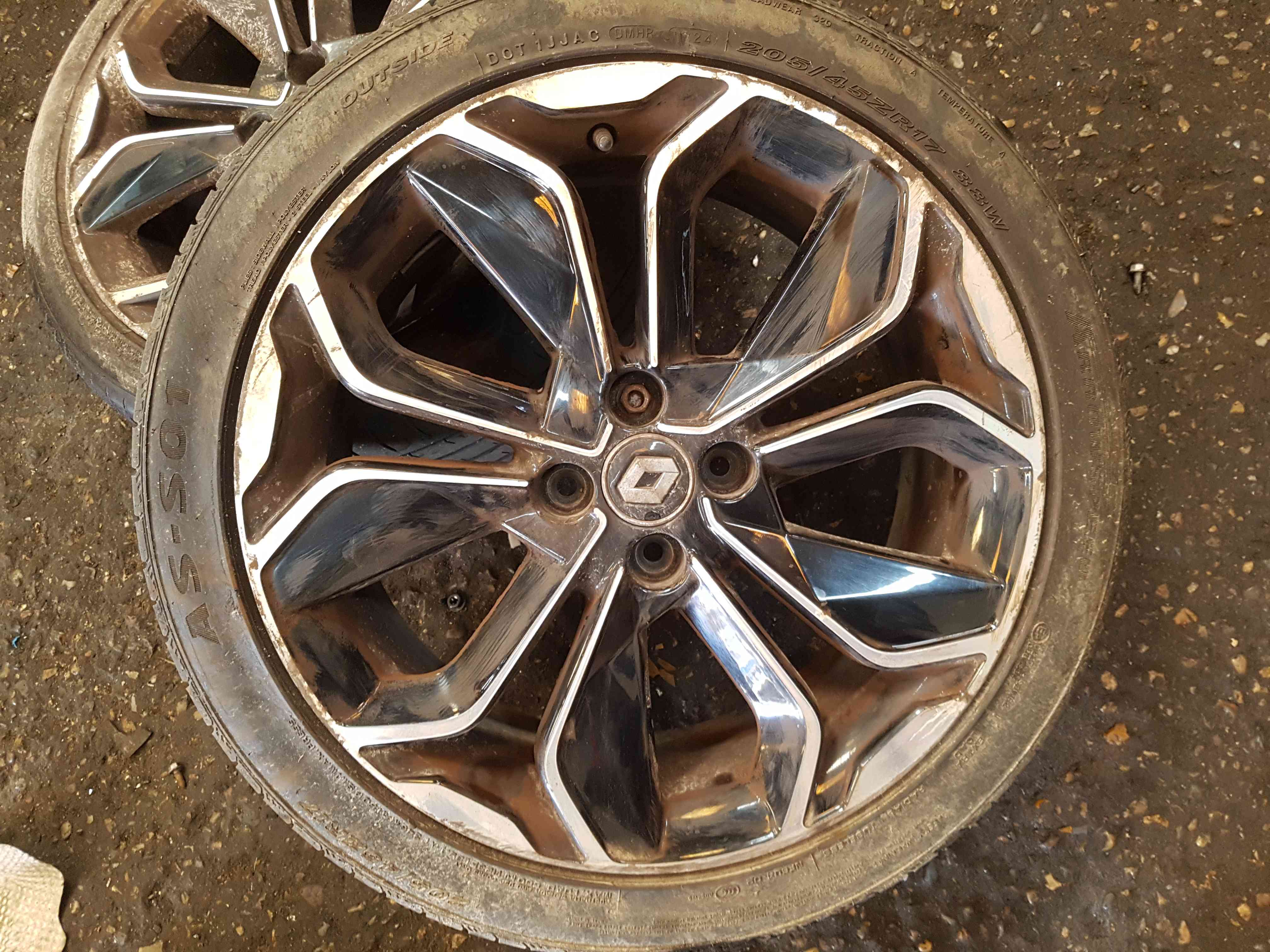 Thumb 4 Renault Clio MK4 2013-2018 Alloy Wheel Optemic 403001878R 17Inch 3/5 205 45 17