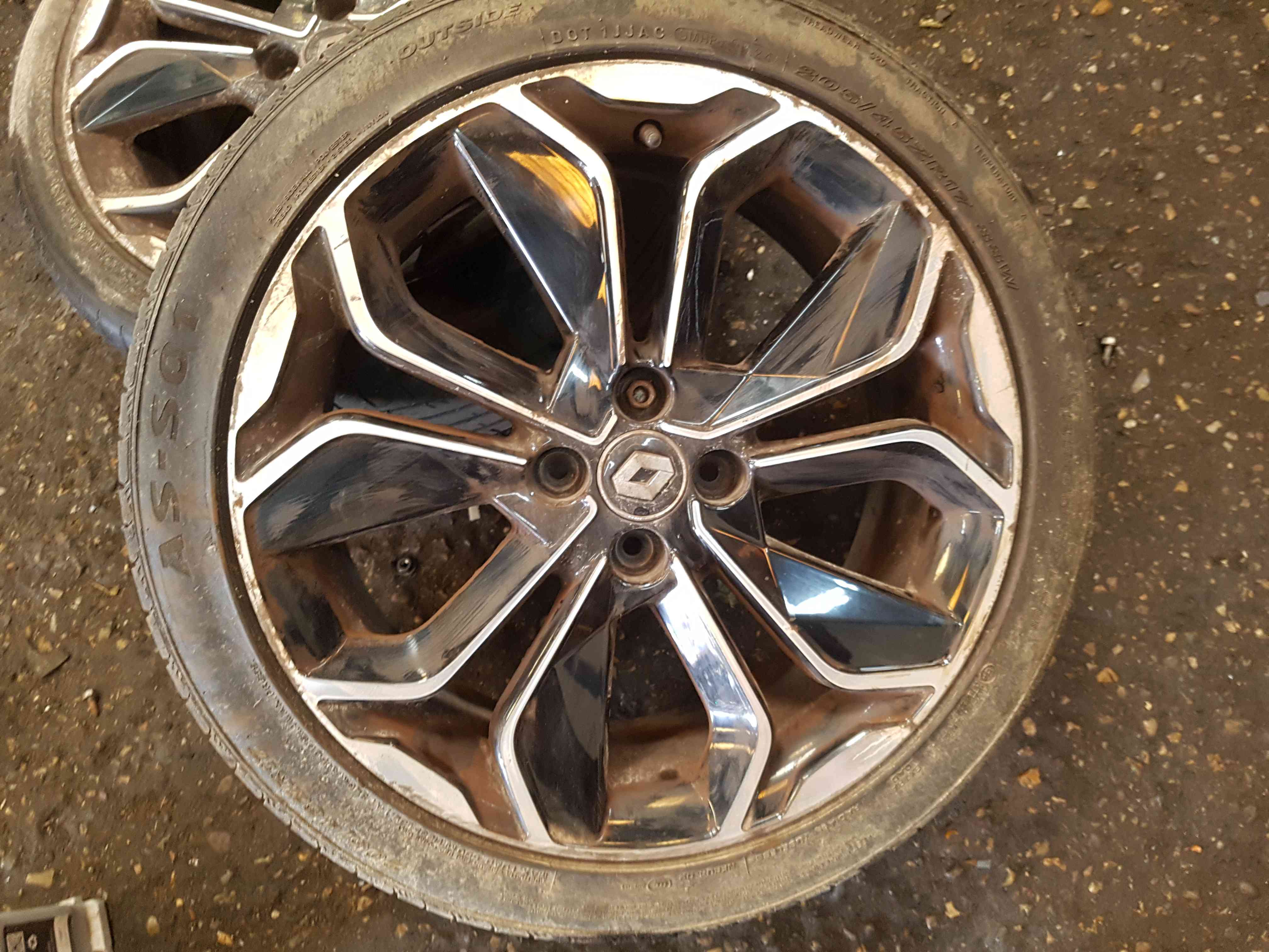 Thumb 6 Renault Clio MK4 2013-2018 Alloy Wheel Optemic 403001878R 17Inch 3/5 205 45 17