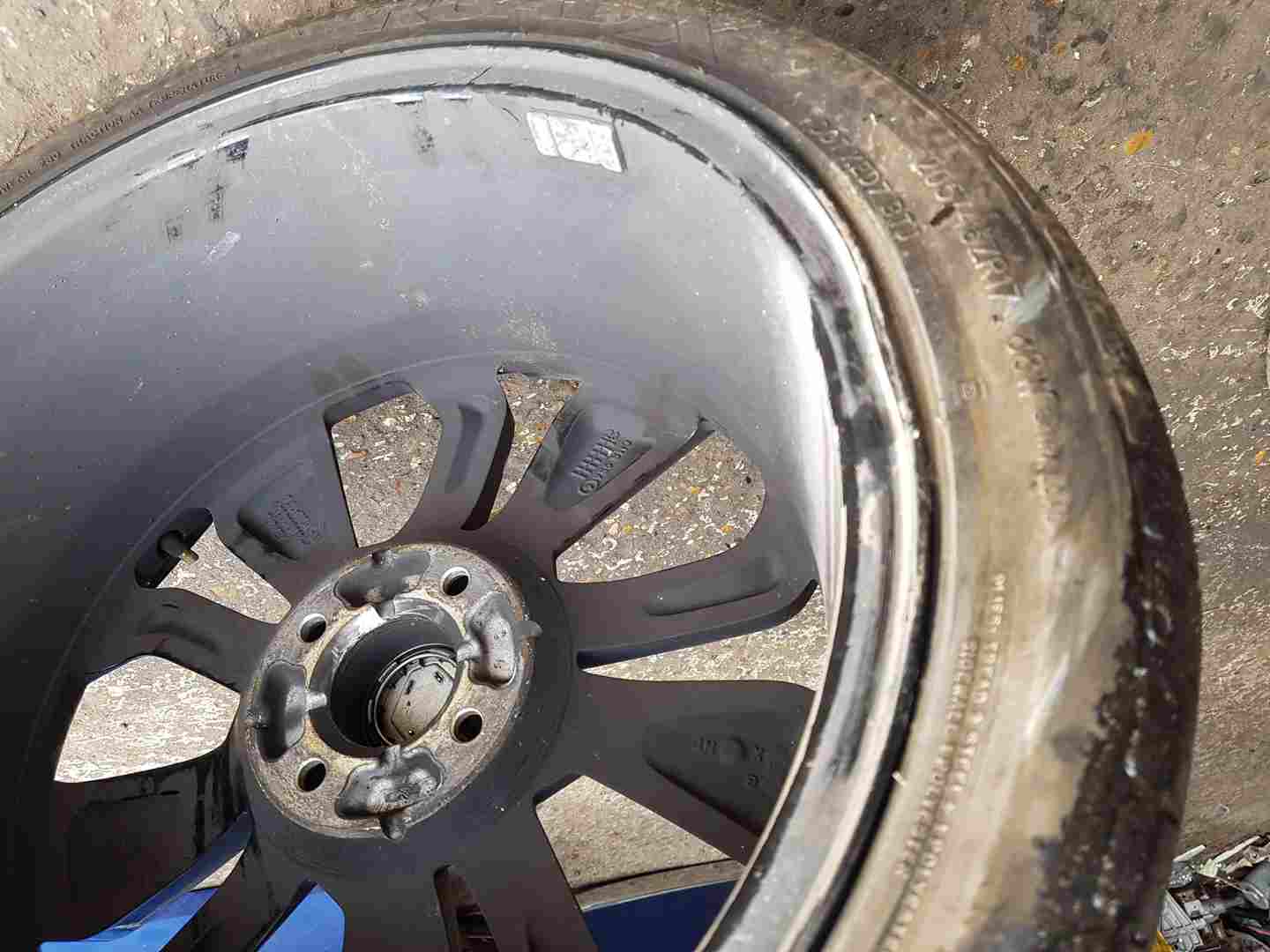 Thumb 2 Renault Clio MK4 2013-2018 Alloy Wheel Optemic 403001878R 17inch 3/5