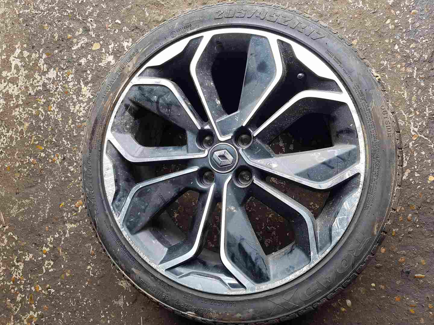 Thumb 2 Renault Clio MK4 2013-2018 Alloy Wheel Optemic 403001878R 17inch 3/5 205 45 17