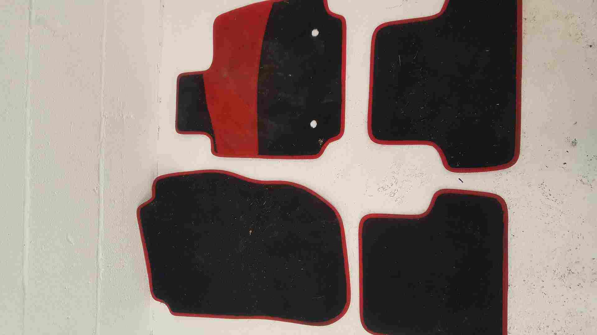Thumb 3 Renault Clio MK4 2013-2018 CAR Mats Red + Black