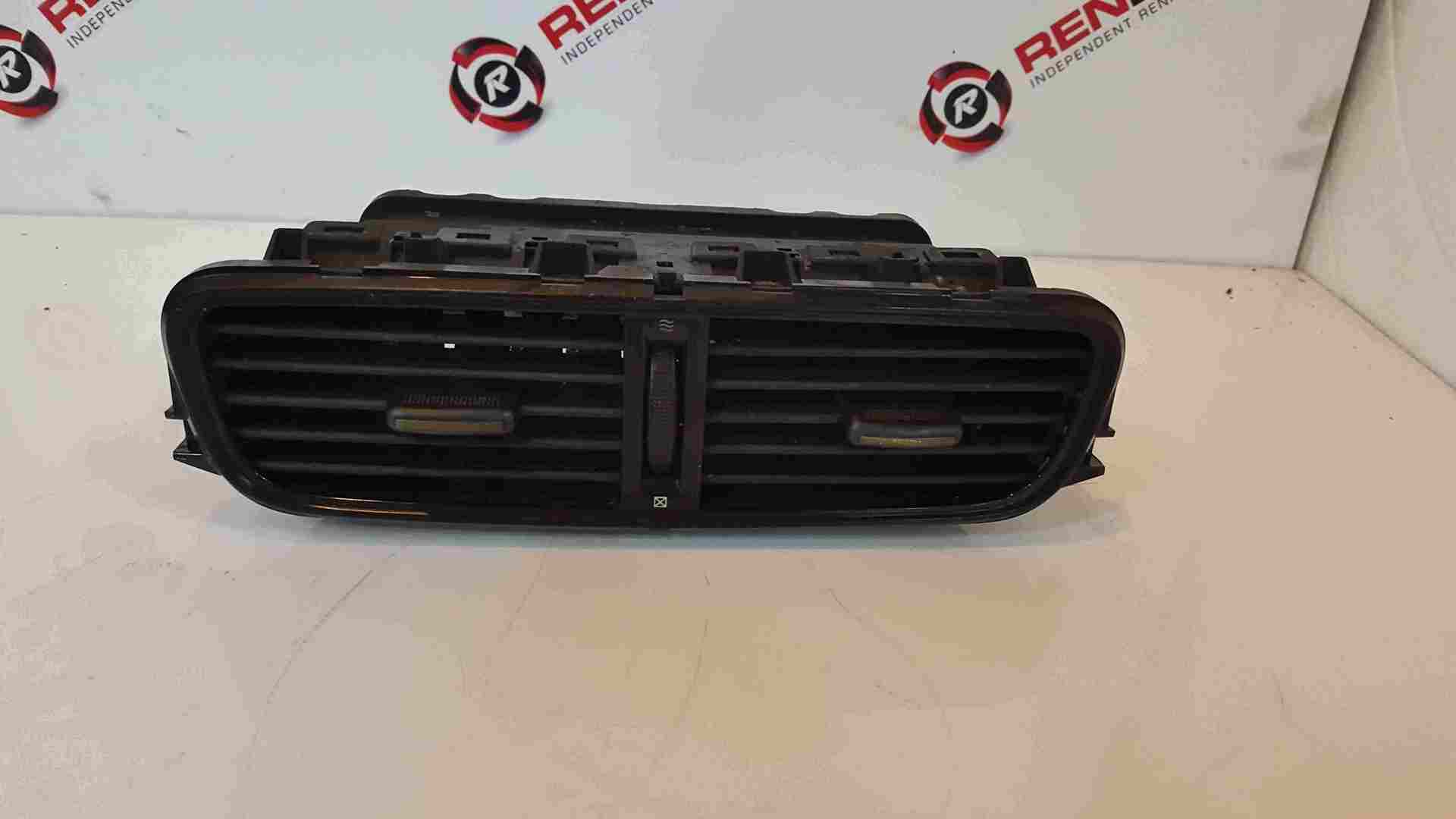 Renault Clio MK4 2013-2018 Centre Heater Vent 687502204R