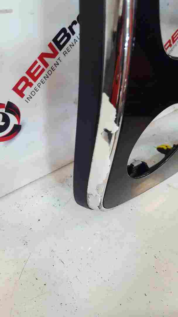 Thumb 2 Renault Clio MK4 2013-2018 Centre Surround Black Chrome Climate