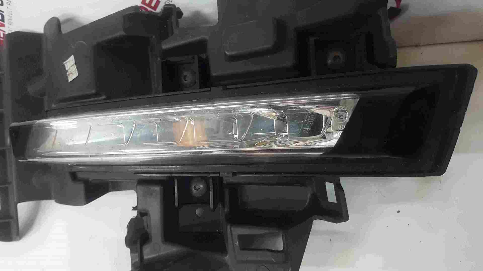 Thumb 3 Renault Clio MK4 2013-2018 Drivers OSF Front Day Time Running Light
