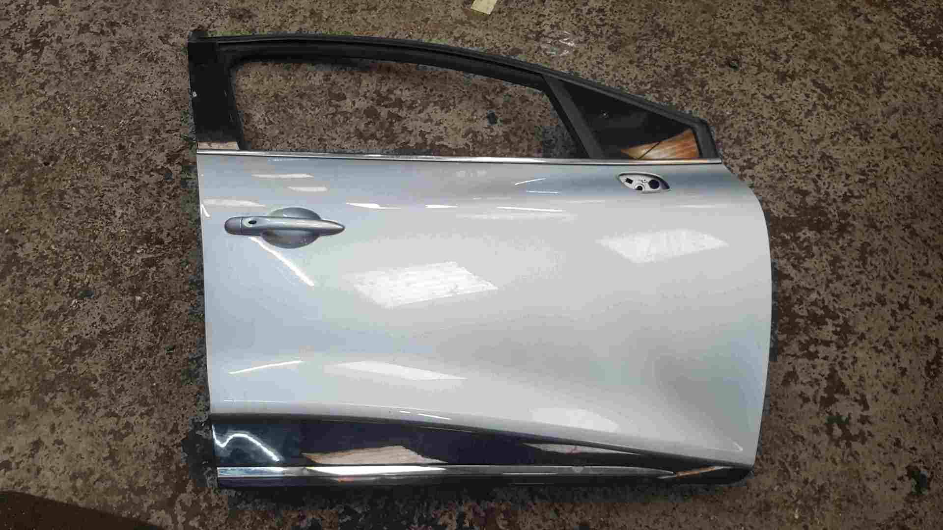 Renault Clio MK4 2013-2018 Drivers OSF Front Door Silver TED69