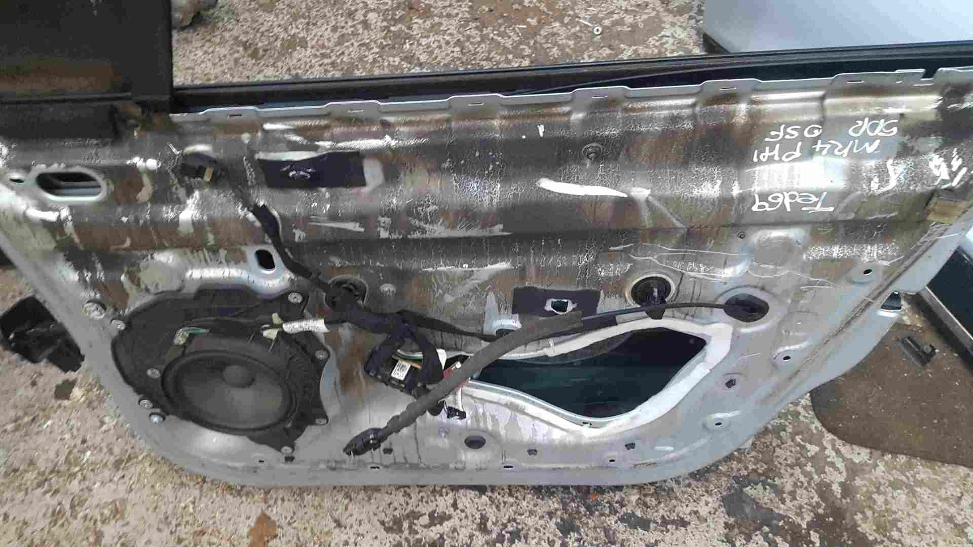 Thumb 2 Renault Clio MK4 2013-2018 Drivers OSF Front Door Silver TED69