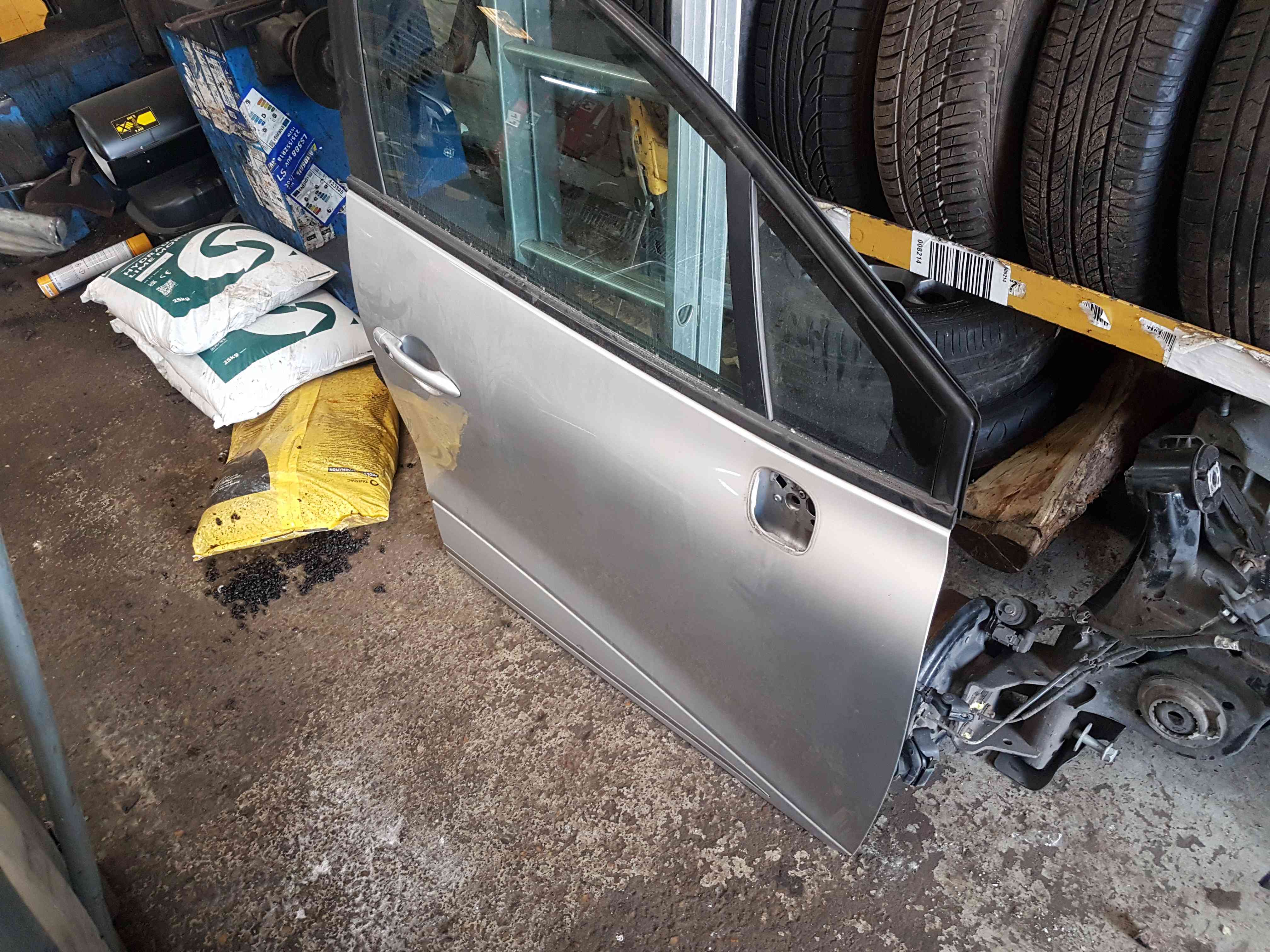 Thumb 4 Renault Clio MK4 2013-2018 Drivers OSF Front Door Silver Ted69