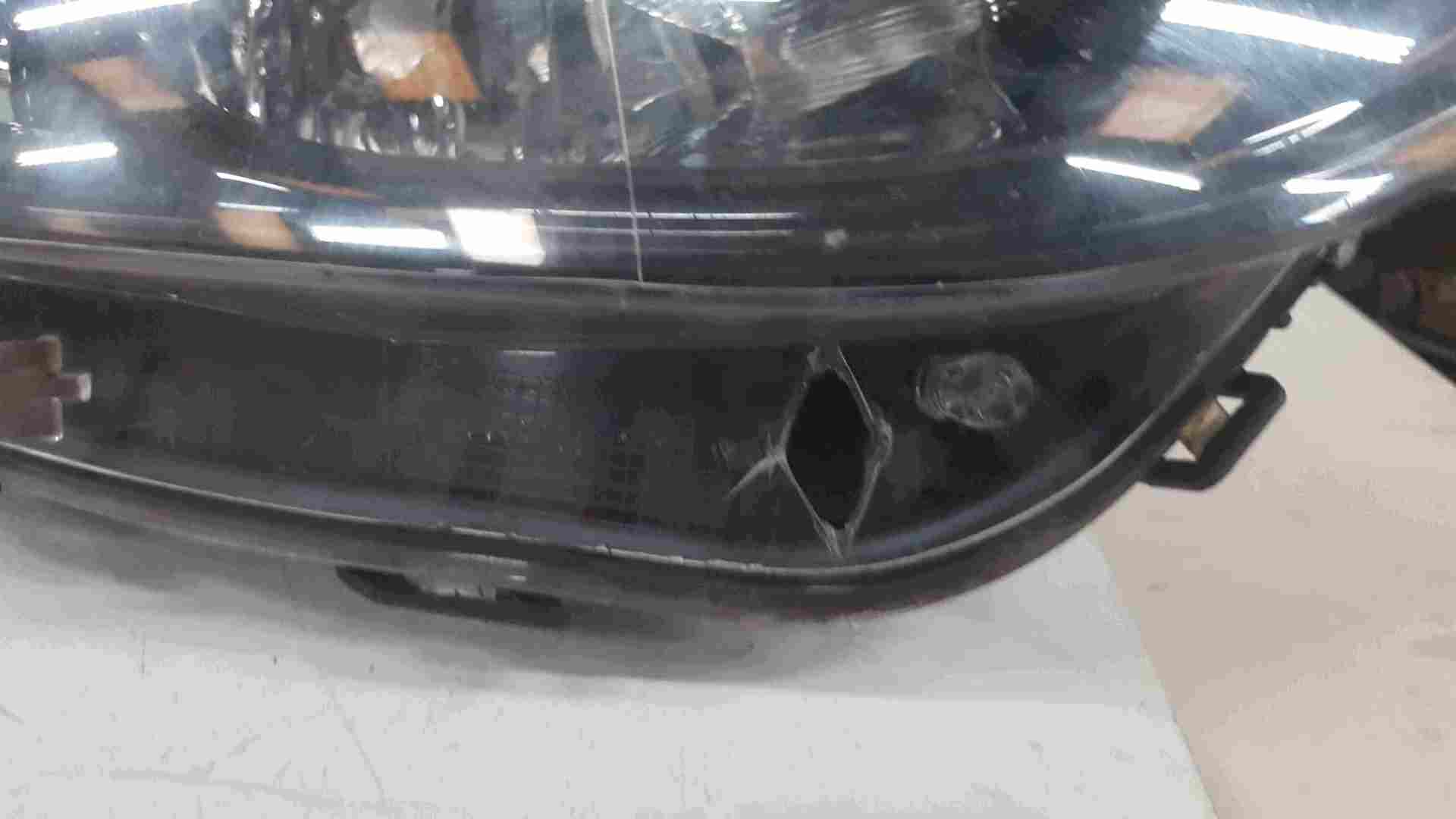 Thumb 4 Renault Clio MK4 2013-2018 Drivers OSF Front Halogen Headlight SPARES 260105942R