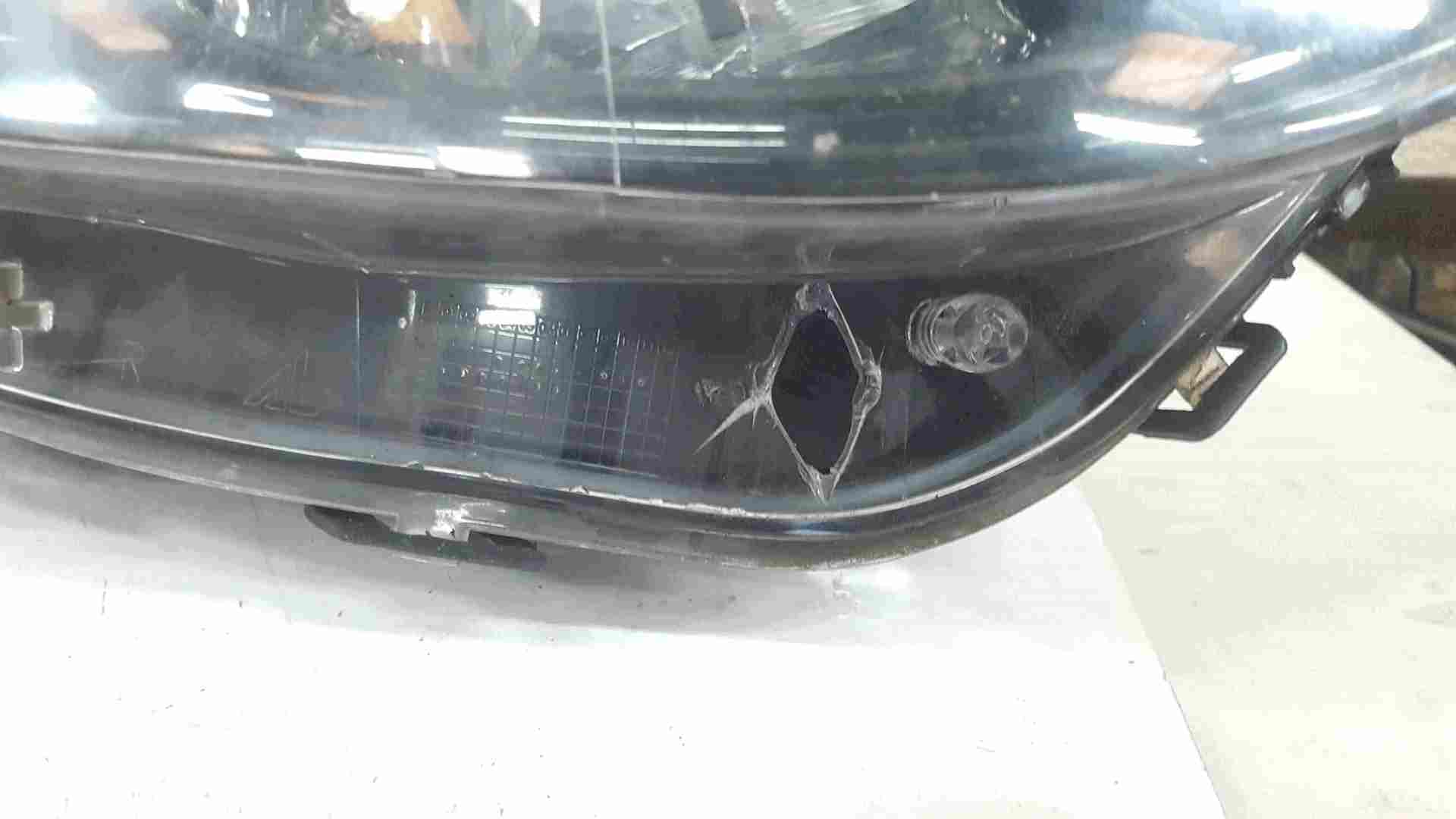 Thumb 5 Renault Clio MK4 2013-2018 Drivers OSF Front Halogen Headlight SPARES 260105942R